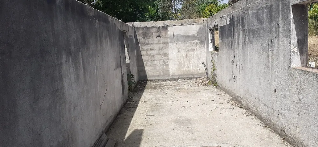 Terrain constructible de 1340 m² avec maison à reconstruire à La Réole 