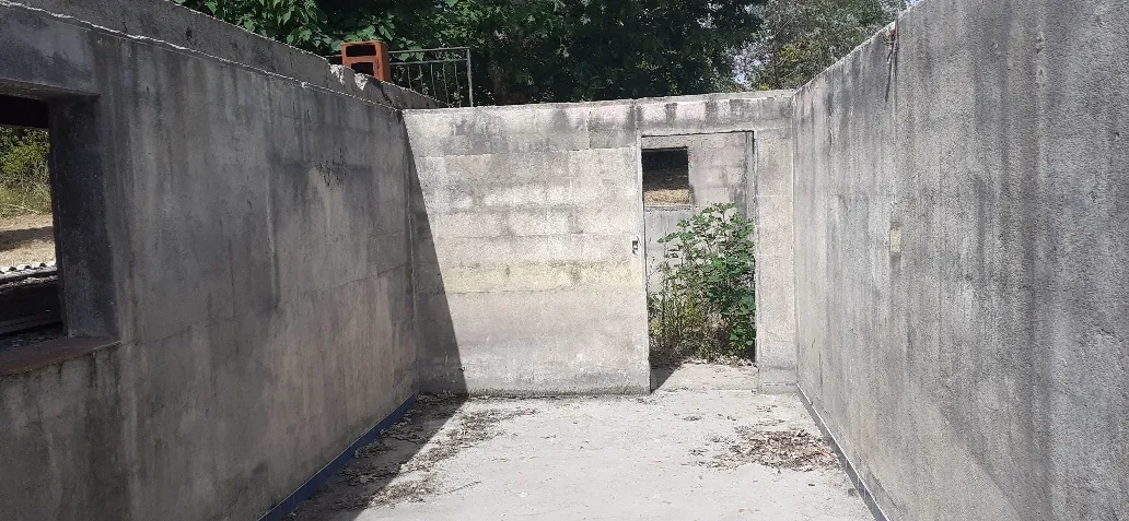 Terrain constructible de 1340 m² avec maison à reconstruire à La Réole 