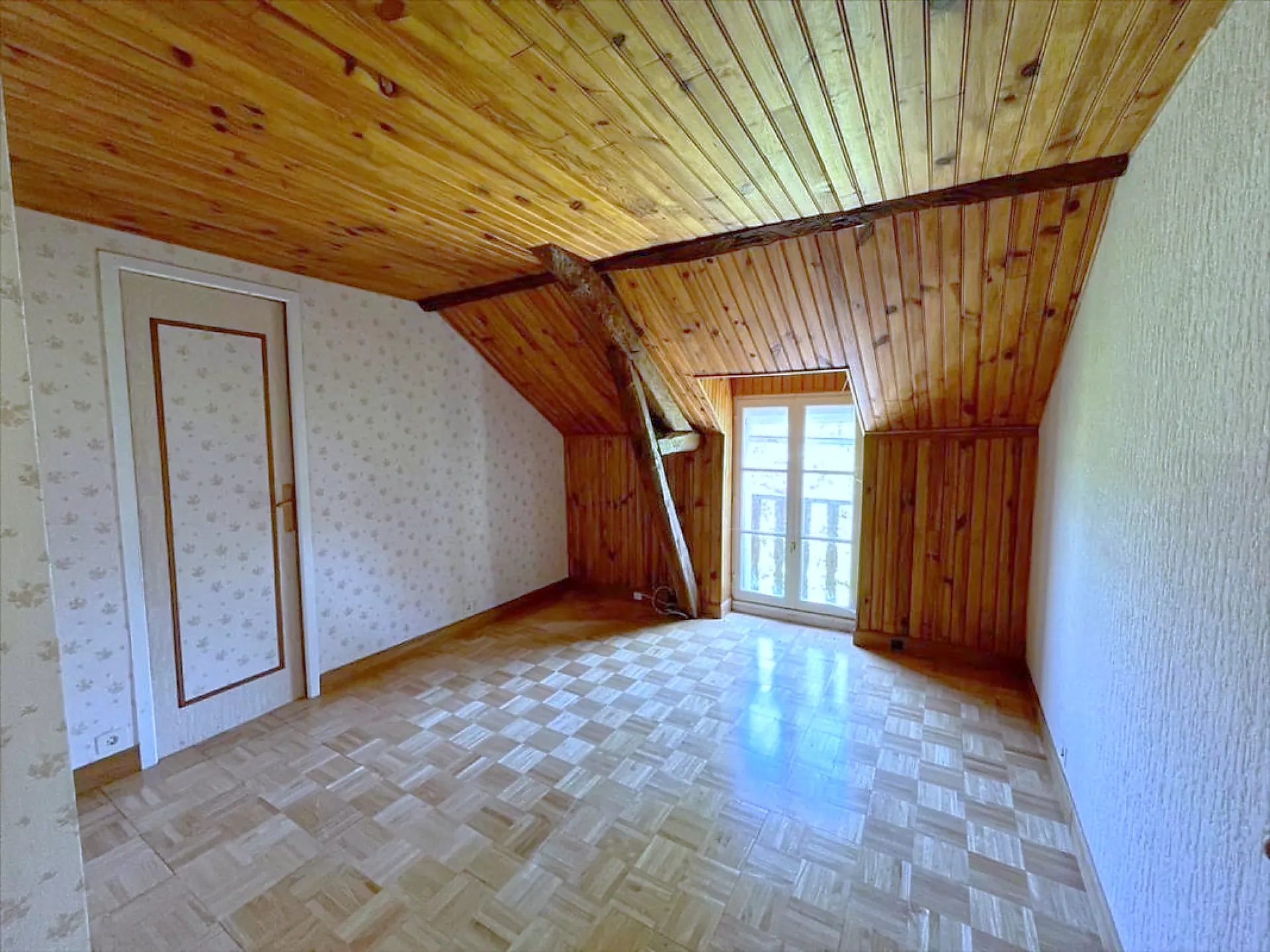 Longère à Pannes de 251 m2 avec piscine, jardin, proche Paris 