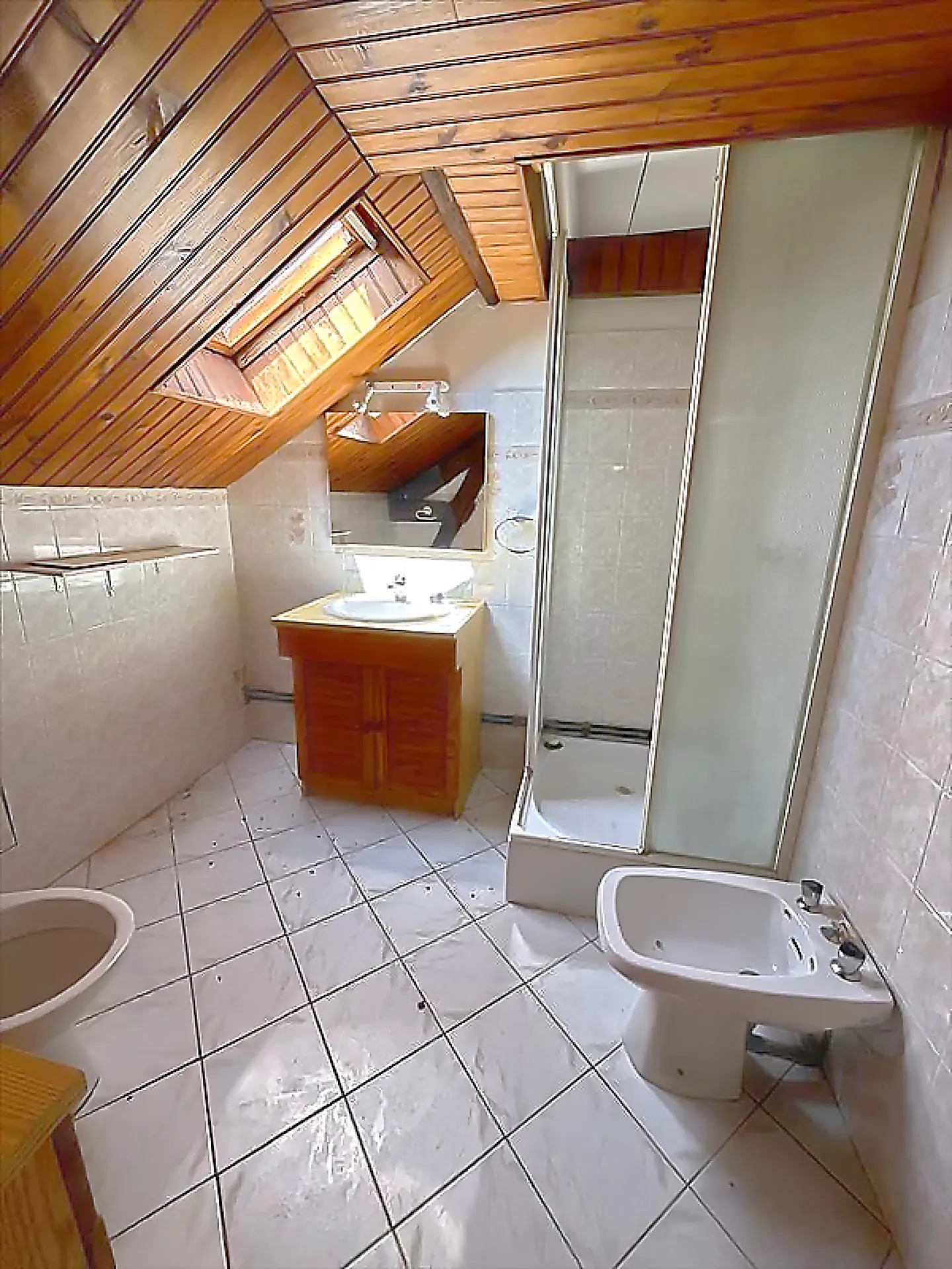 Longère à Pannes de 251 m2 avec piscine, jardin, proche Paris 