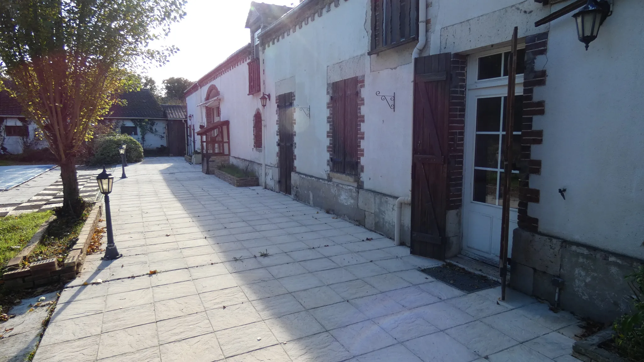 Longère à Pannes de 251 m2 avec piscine, jardin, proche Paris 