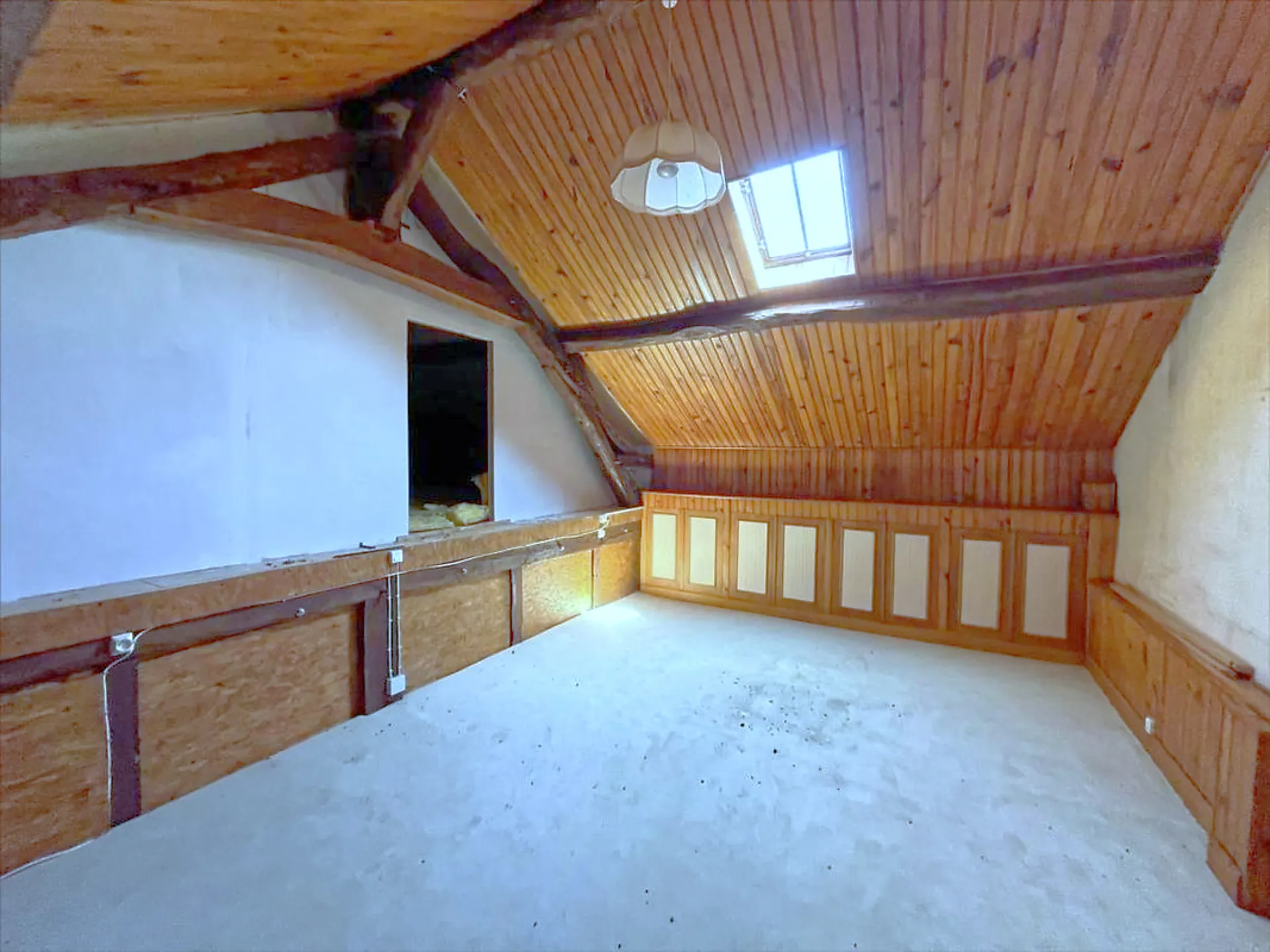 Longère à Pannes de 251 m2 avec piscine, jardin, proche Paris 