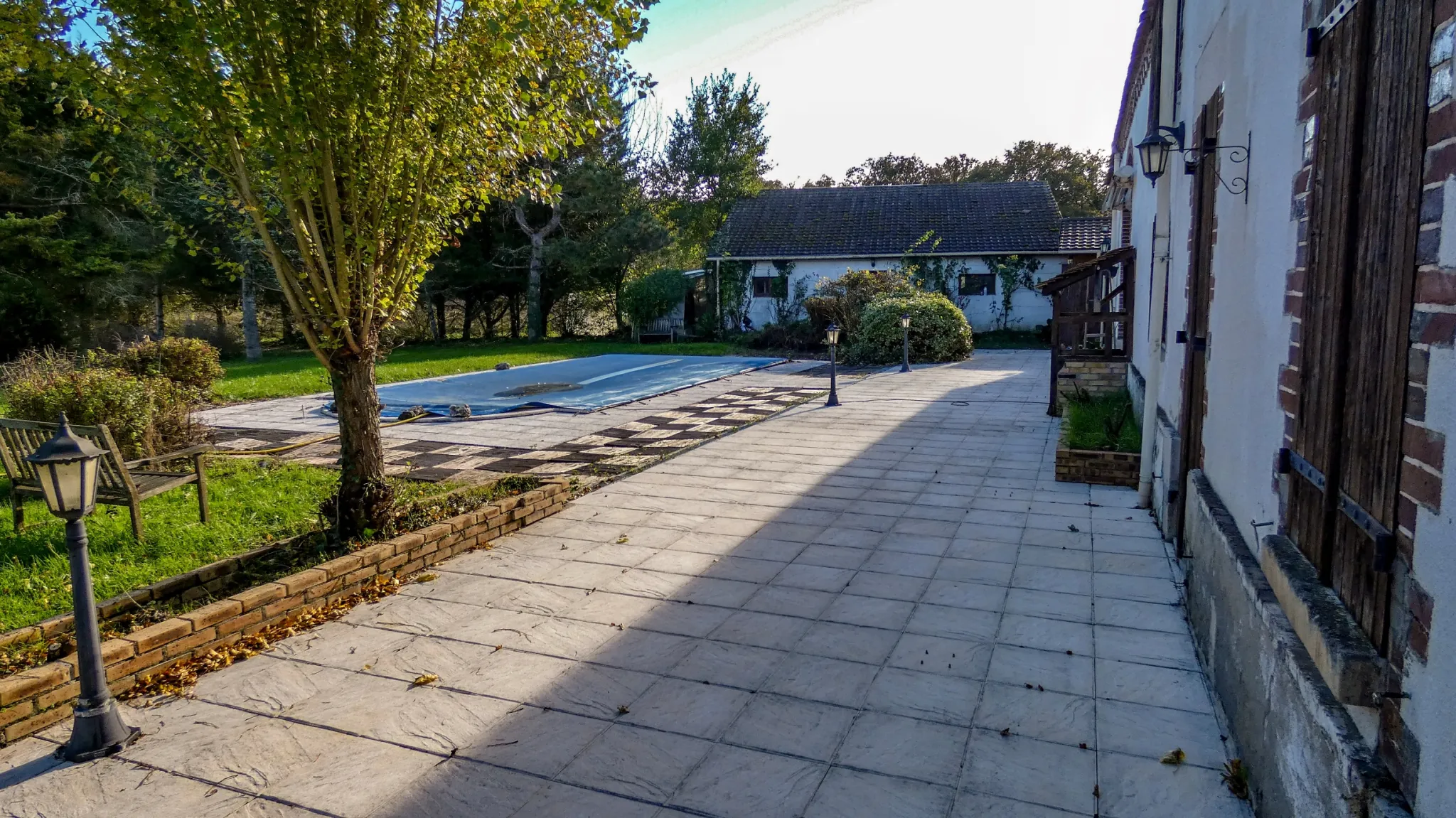 Longère à Pannes de 251 m2 avec piscine, jardin, proche Paris