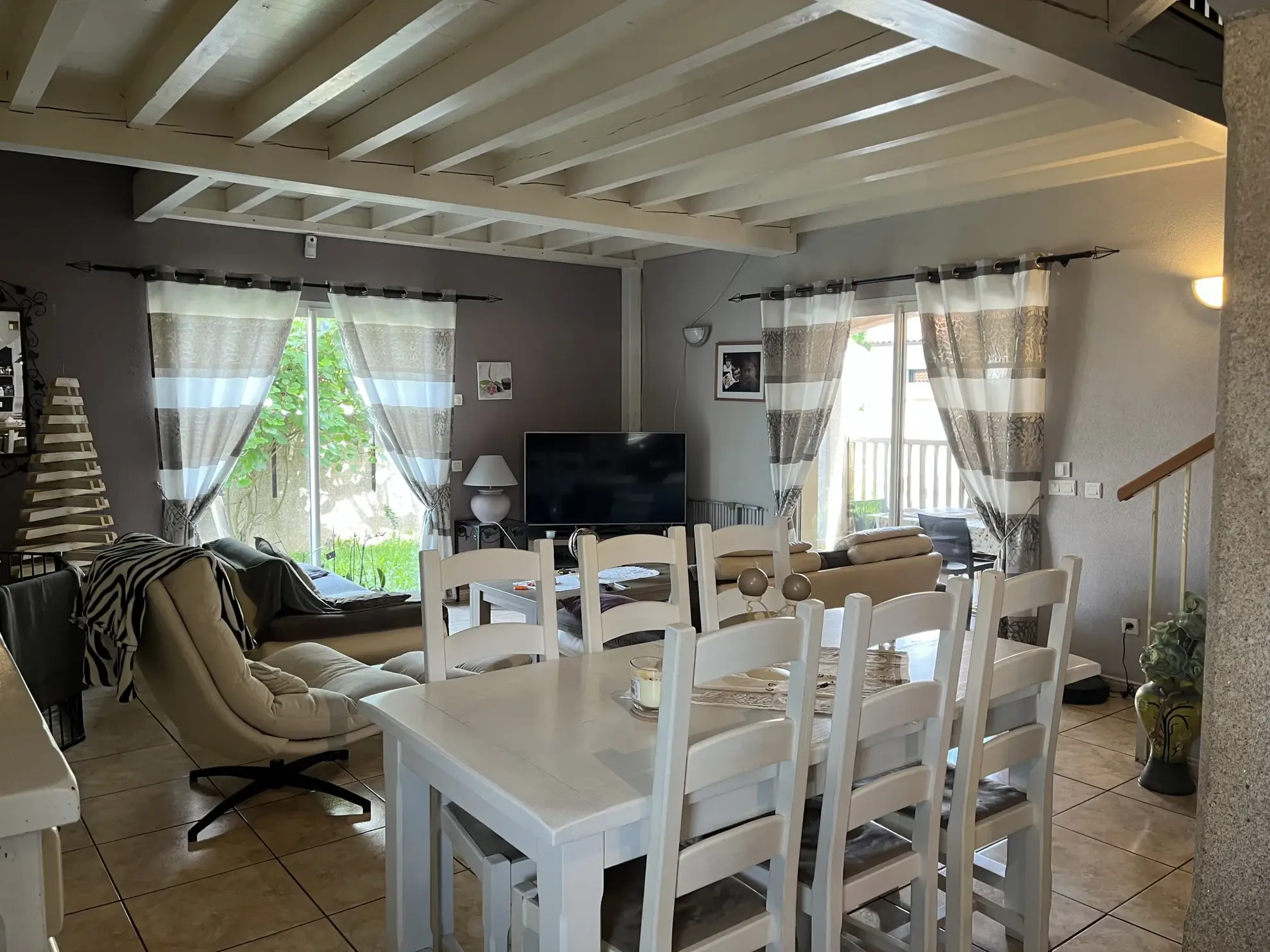 Maison à vendre à Bazet avec piscine, panneaux solaires et grand jardin 