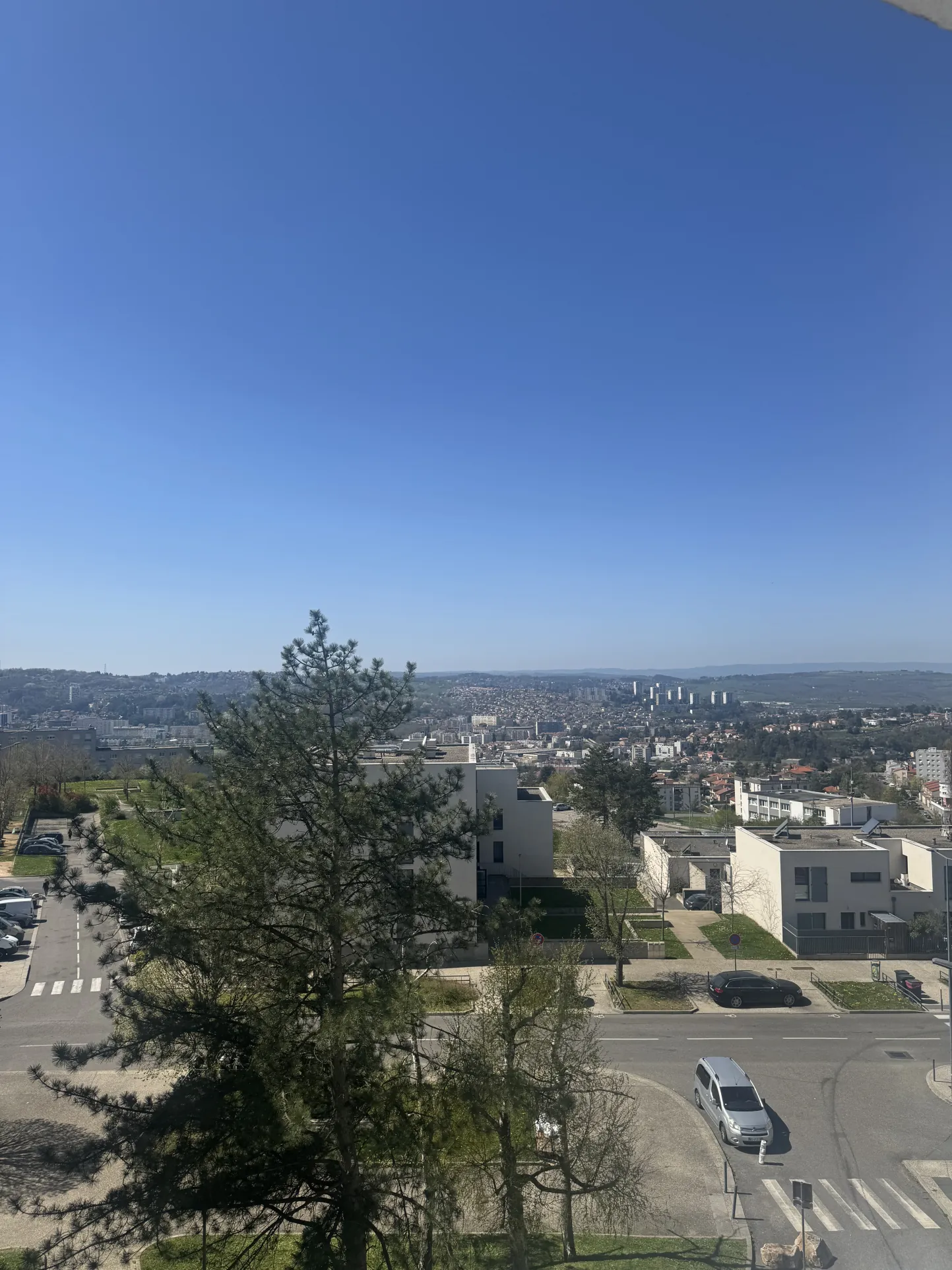 Bel appartement F4 traversant avec balcon et garage à Montreynaud, Saint-Étienne 