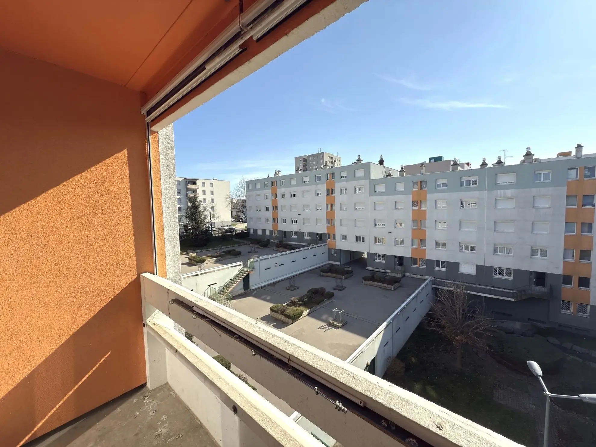 Bel appartement F4 traversant avec balcon et garage à Montreynaud, Saint-Étienne 