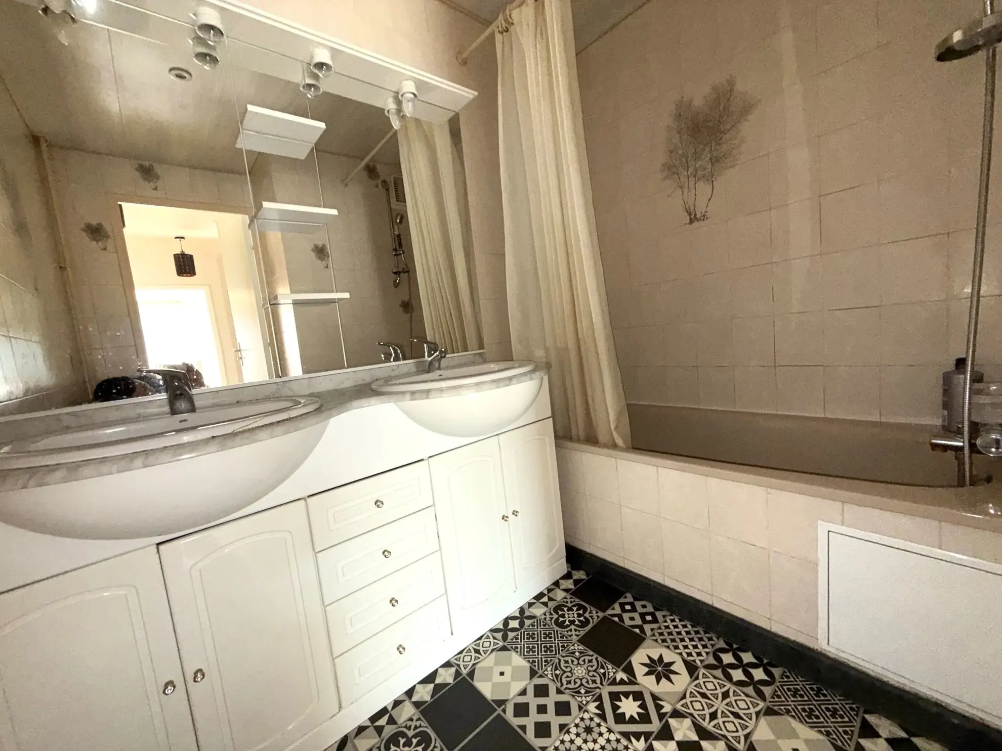 Bel appartement F4 traversant avec balcon et garage à Montreynaud, Saint-Étienne 