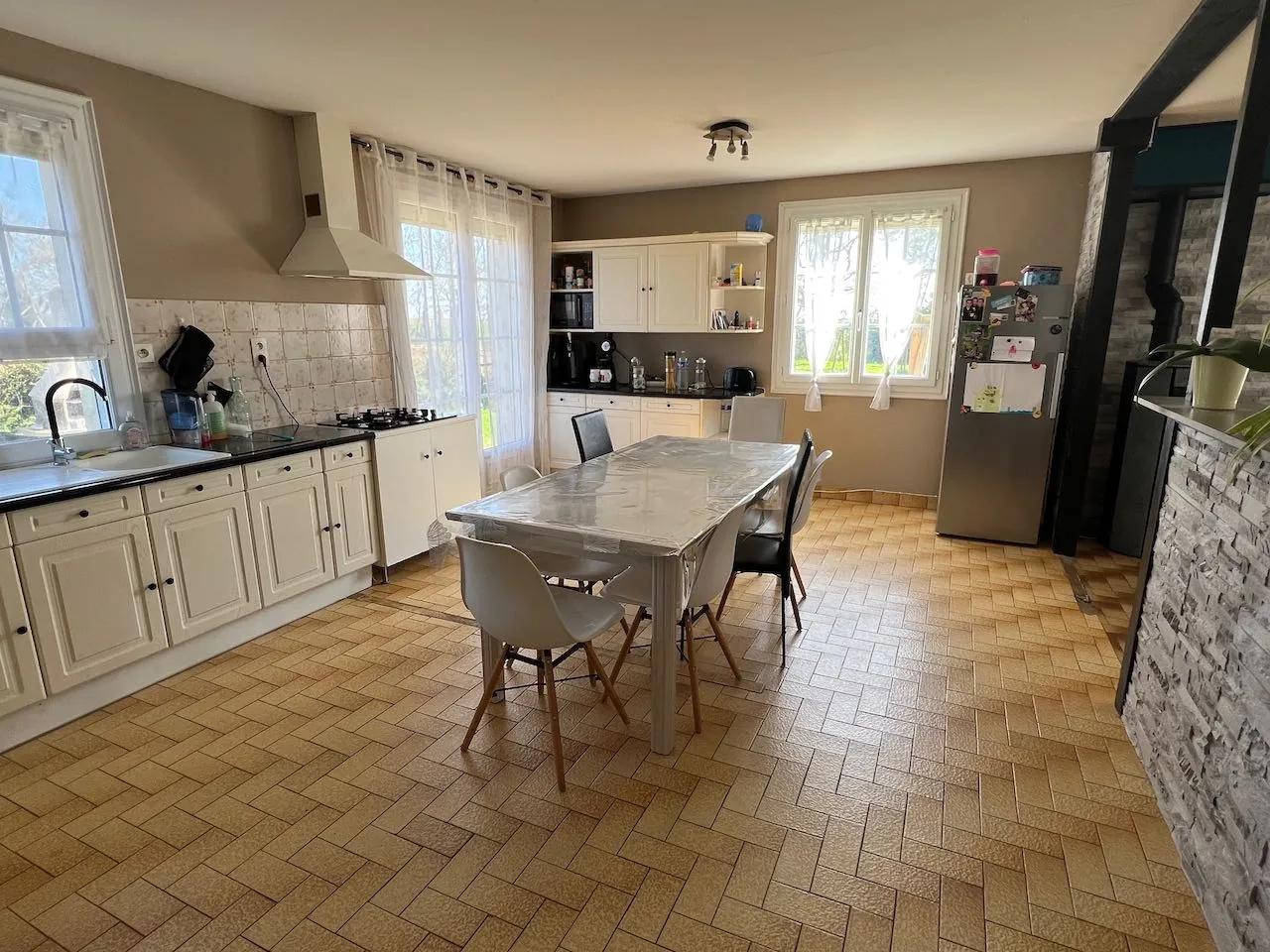 Maison familiale avec jardin à Thiré - 150 m², garage et dépendances 