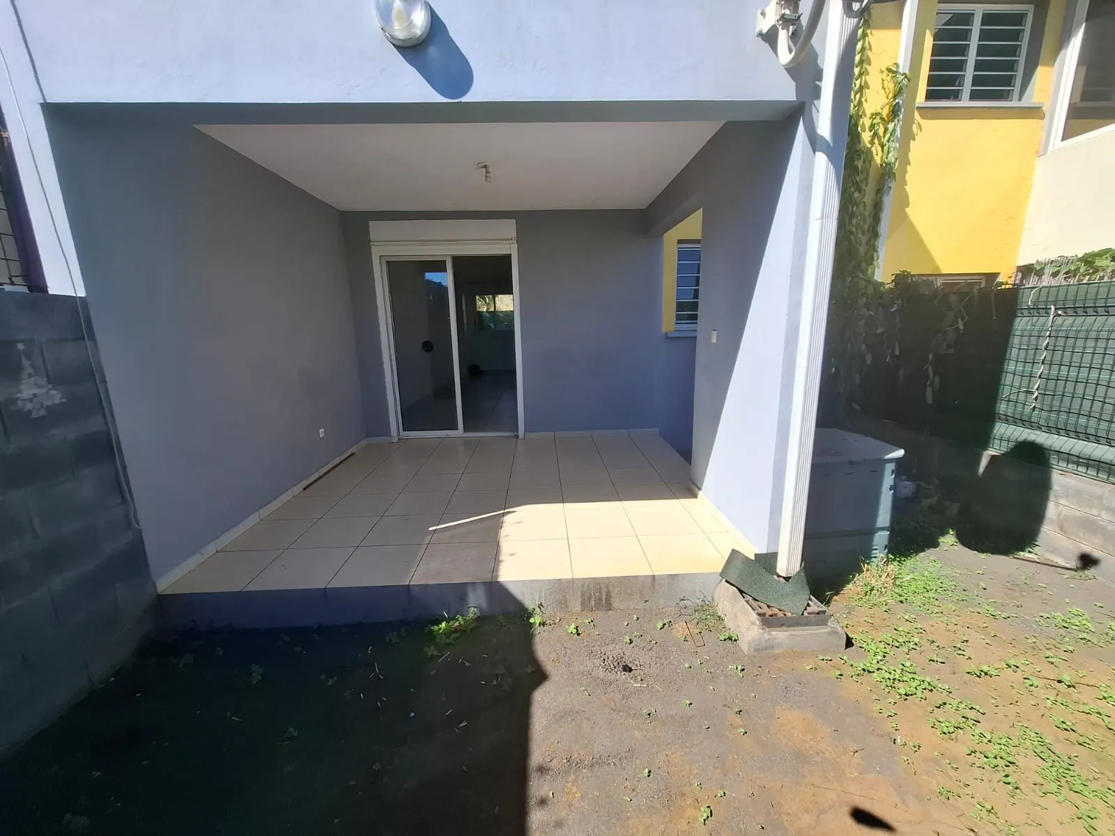 Maison mitoyenne à vendre à La Possession avec vue mer – 3 chambres et terrasse 