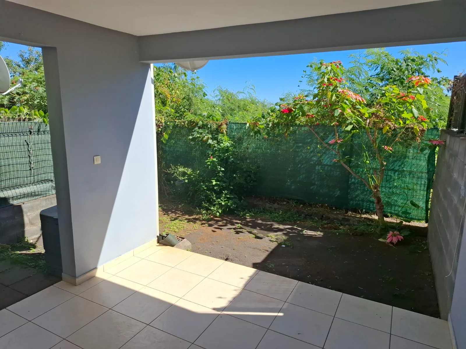 Maison mitoyenne à vendre à La Possession avec vue mer – 3 chambres et terrasse 