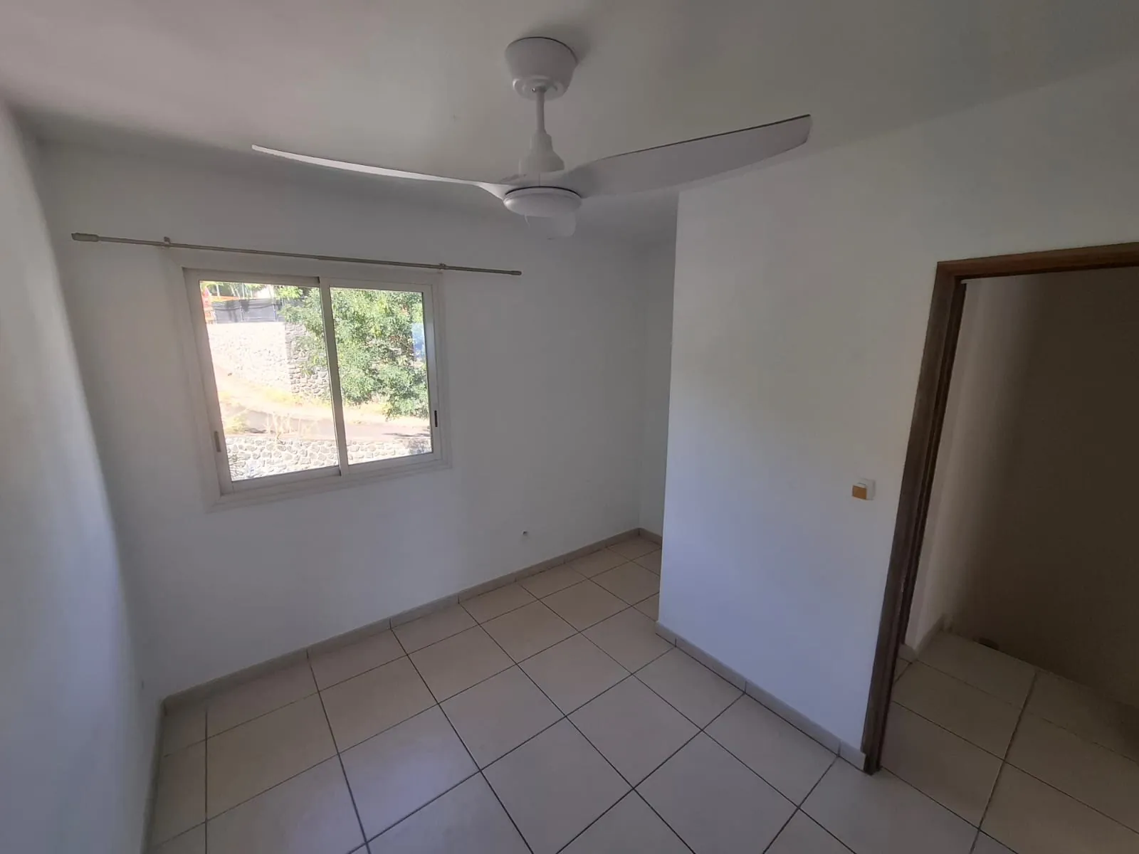 Maison mitoyenne à vendre à La Possession avec vue mer – 3 chambres et terrasse 