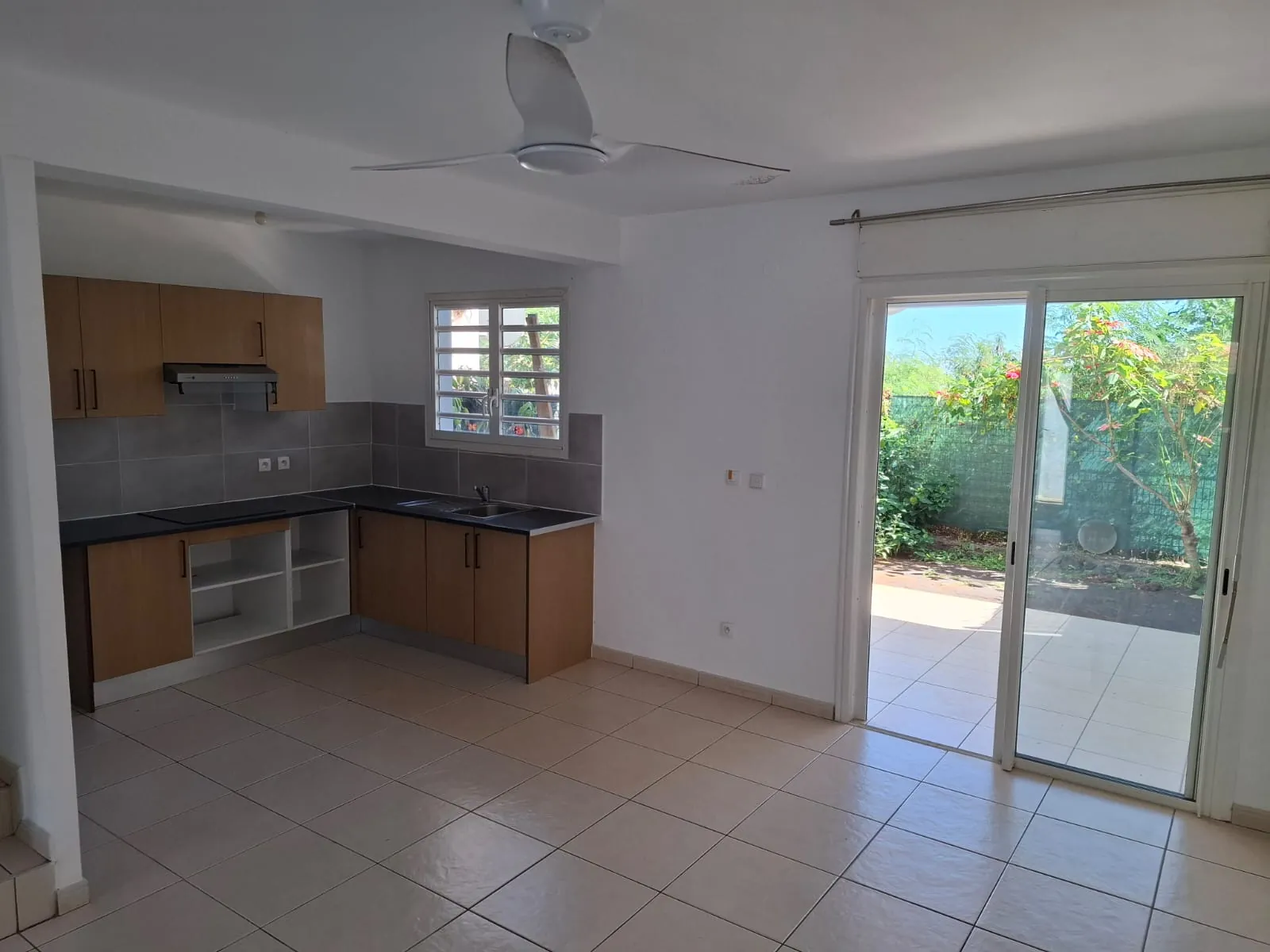 Maison mitoyenne à vendre à La Possession avec vue mer – 3 chambres et terrasse 