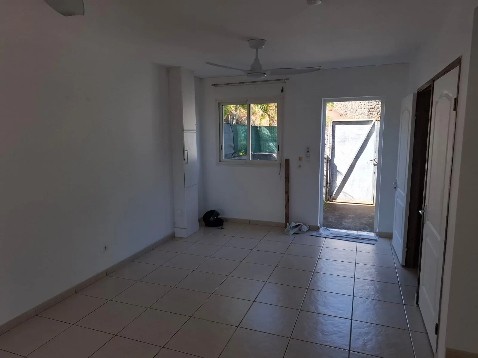 Maison mitoyenne à vendre à La Possession avec vue mer – 3 chambres et terrasse 