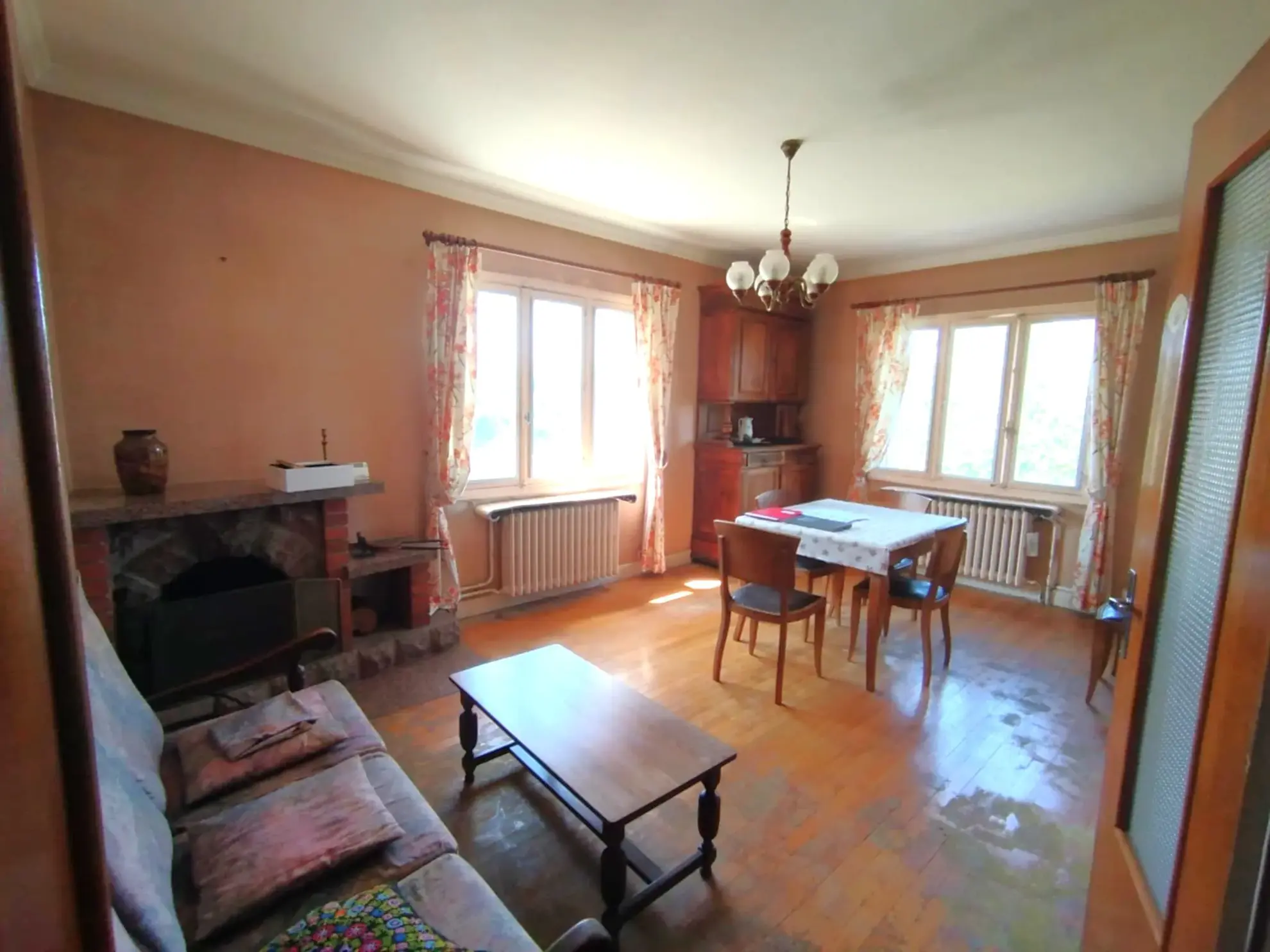 Maison familiale à Cusset avec jardin de 1335 m² à vendre proche Vichy 