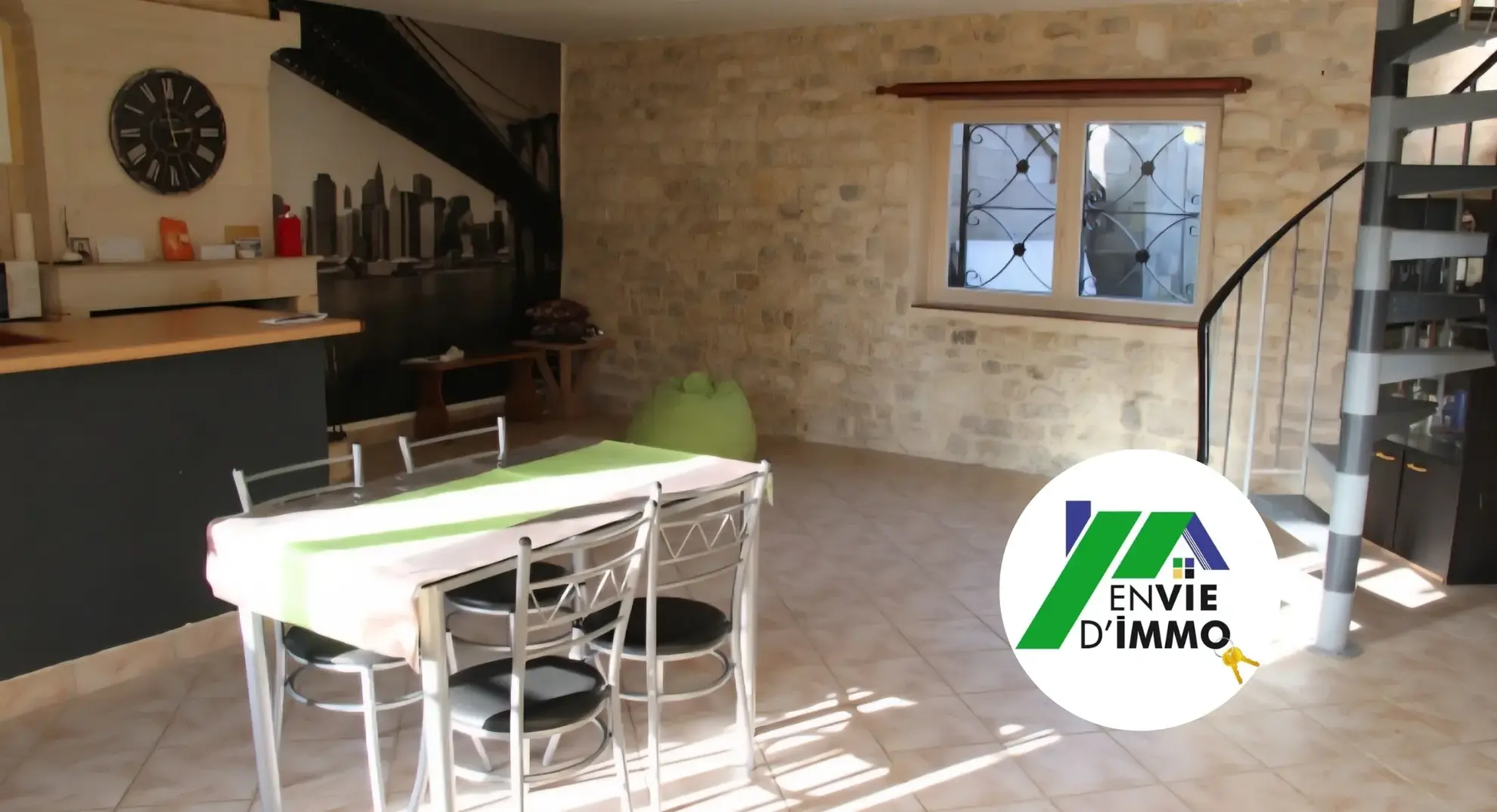 Belle maison en pierre avec jardin et terrain constructible à Sansais