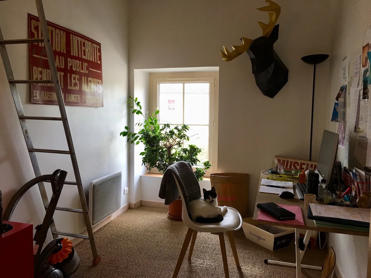 Belle maison en pierre avec jardin et terrain constructible à Sansais 