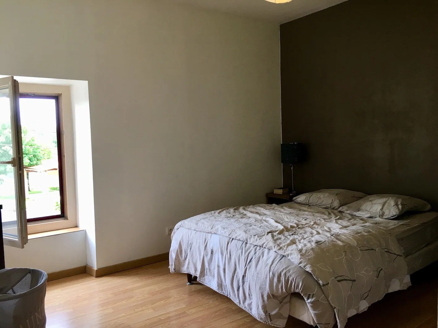 Belle maison en pierre avec jardin et terrain constructible à Sansais 