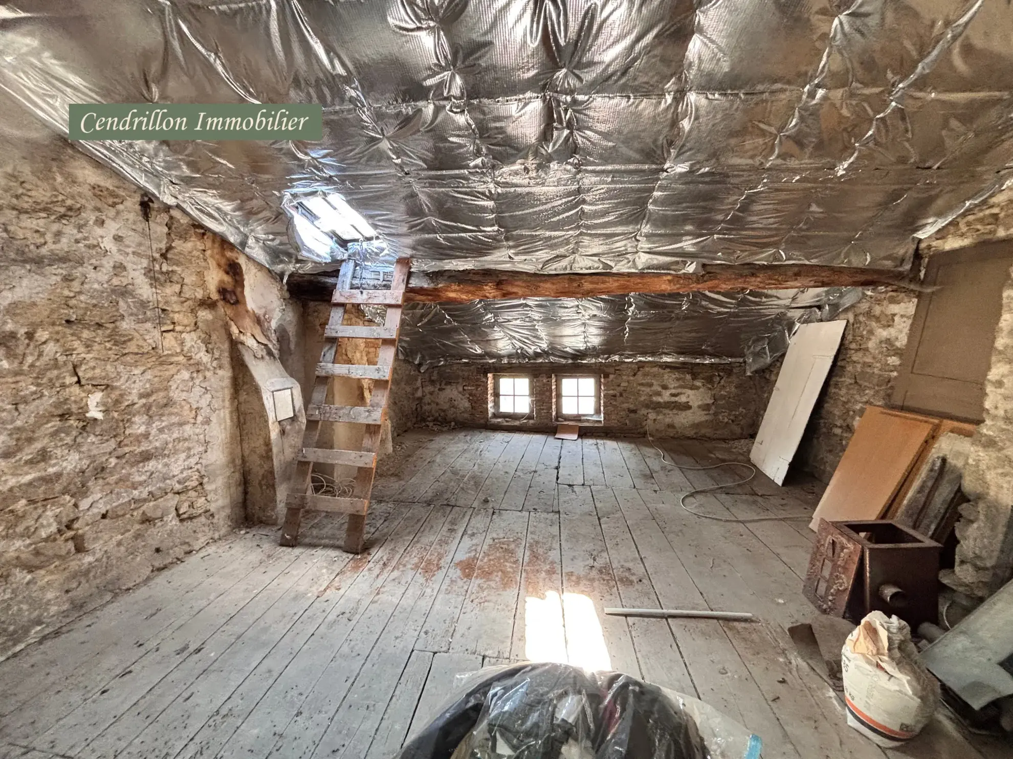 Maison de ville rénovée avec jardin et dépendance à Bourganeuf 