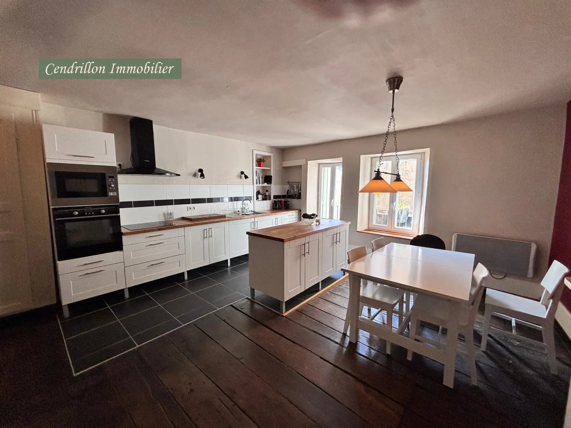 Maison de ville rénovée avec jardin et dépendance à Bourganeuf 