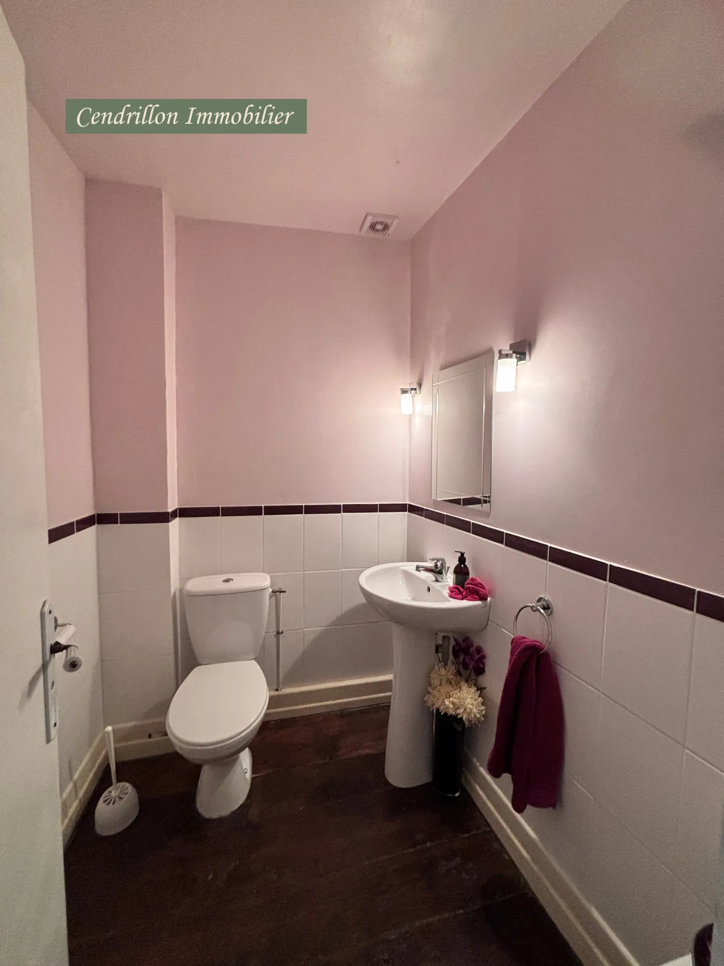 Maison de ville rénovée avec jardin et dépendance à Bourganeuf 