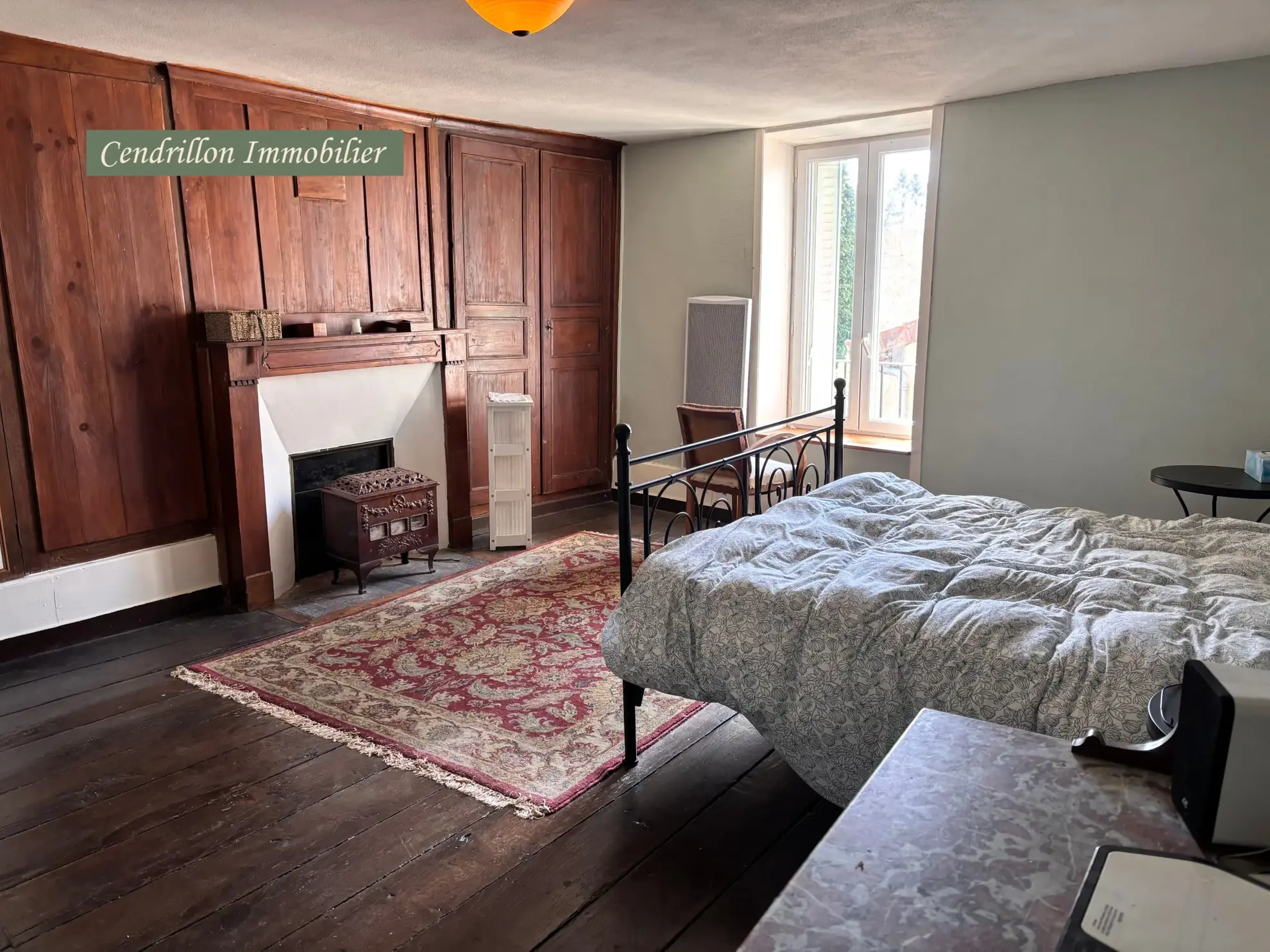 Maison de ville rénovée avec jardin et dépendance à Bourganeuf 