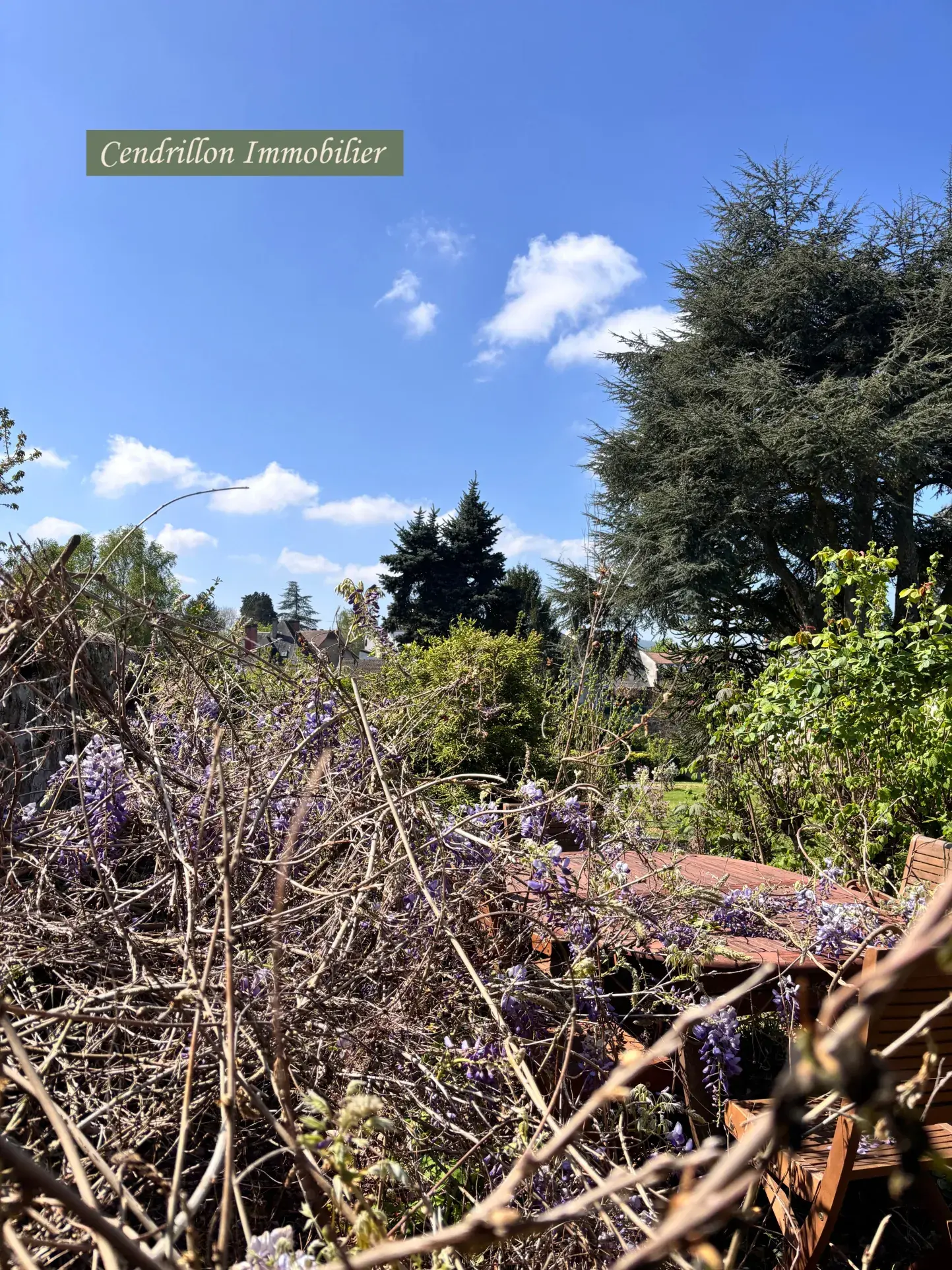 Maison de ville rénovée avec jardin et dépendance à Bourganeuf 