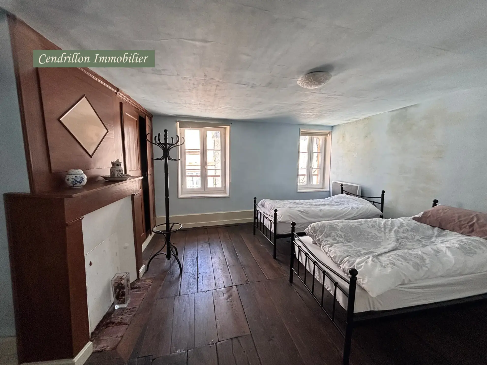 Maison de ville rénovée avec jardin et dépendance à Bourganeuf 