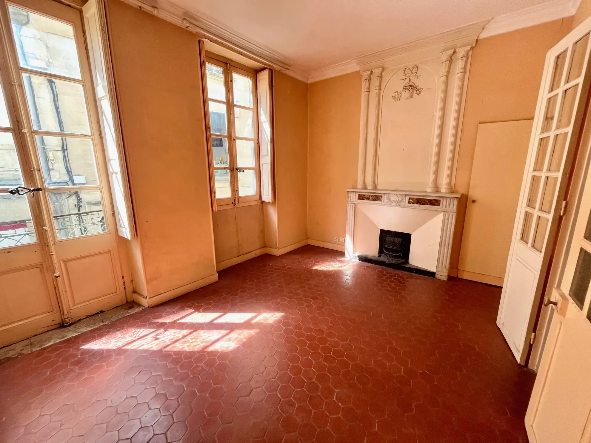 Appartement T2/T3 à vendre au cœur de Nîmes, 68 m² avec balcon et cave