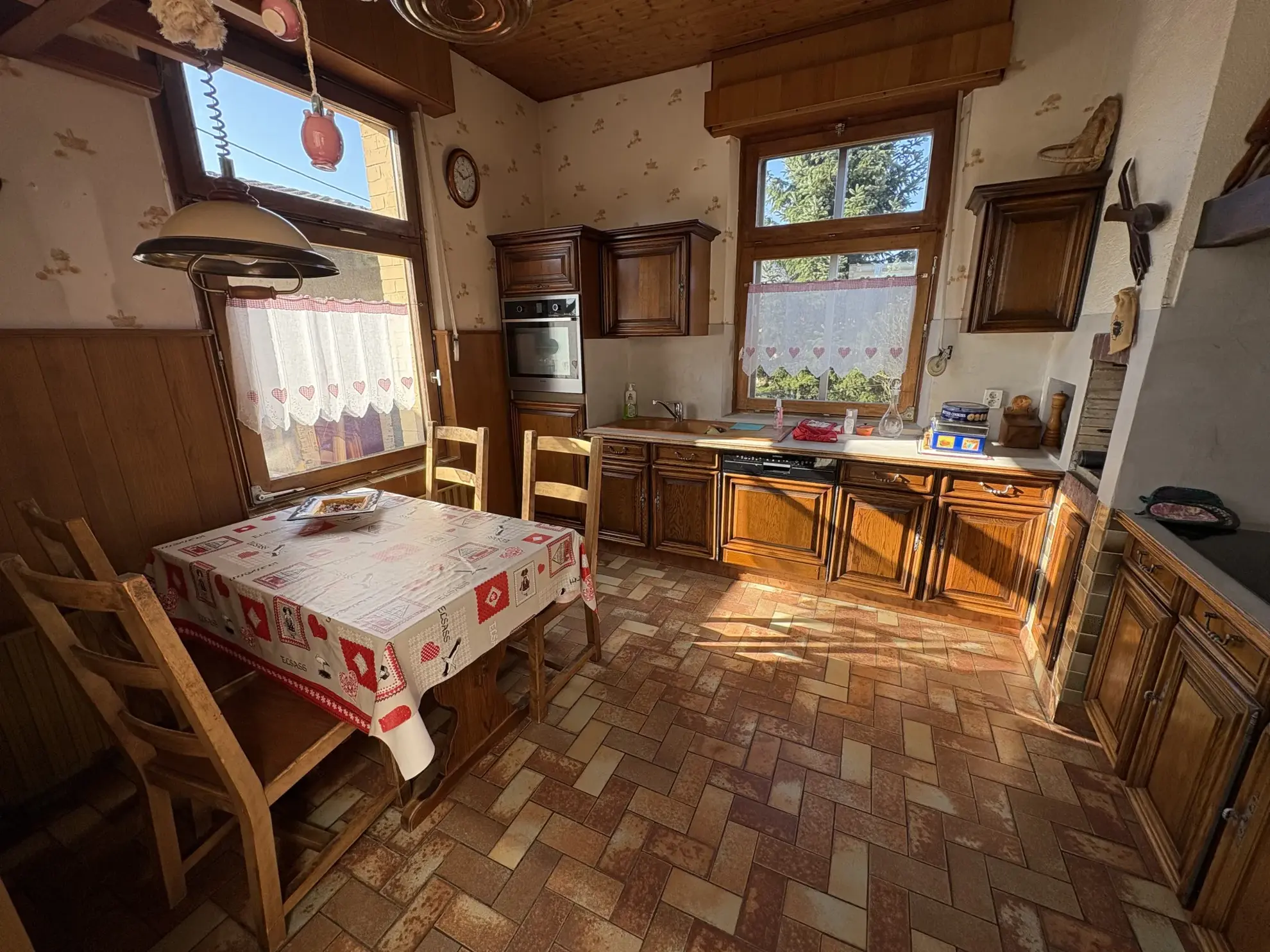 Maison spacieuse à Montreux-Vieux avec potentiel de transformation en plusieurs logements 