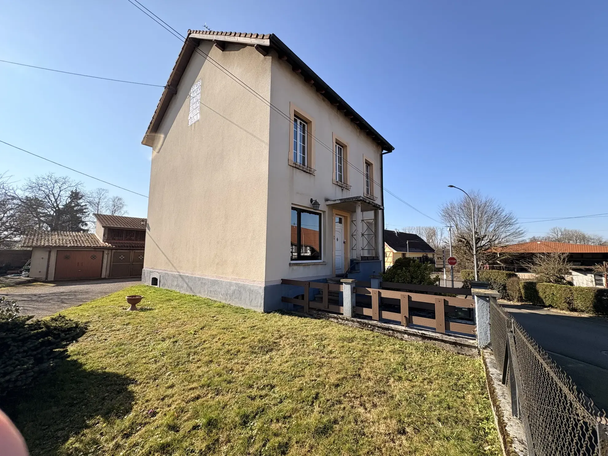 Maison spacieuse à Montreux-Vieux avec potentiel de transformation en plusieurs logements