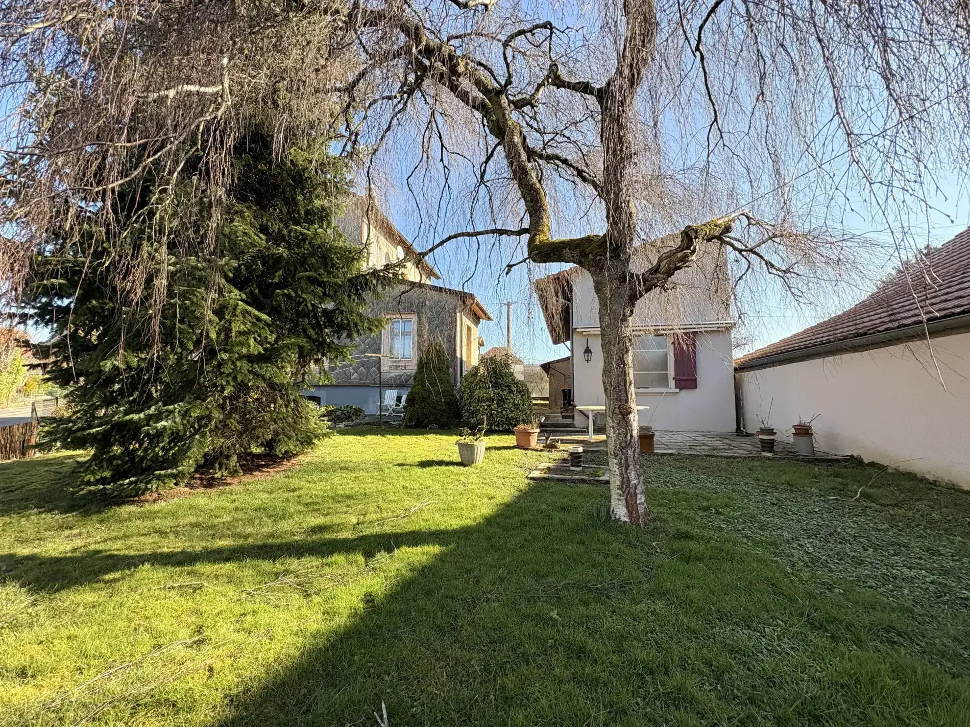 Maison spacieuse à Montreux-Vieux avec potentiel de transformation en plusieurs logements 