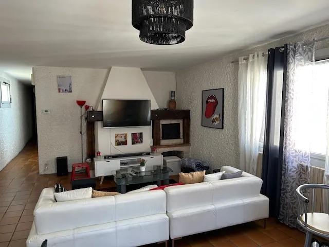 Immeuble à vendre à Rabastens-de-Bigorre avec local commercial et appartements loués 