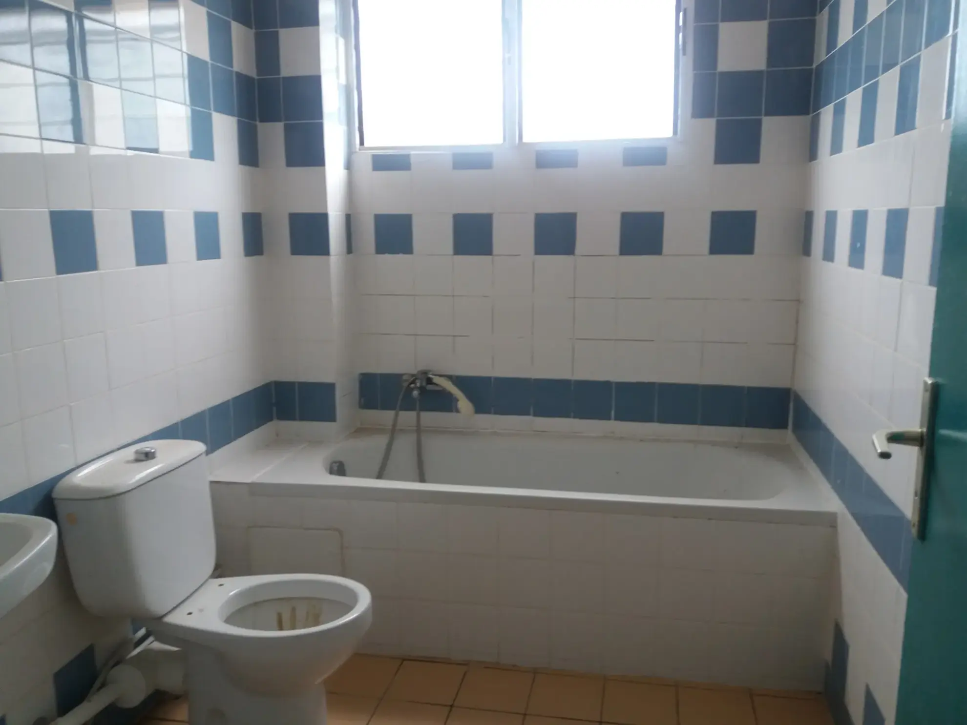 Appartement F4 avec piscine à Cayenne – Résidence sécurisée avec parking 