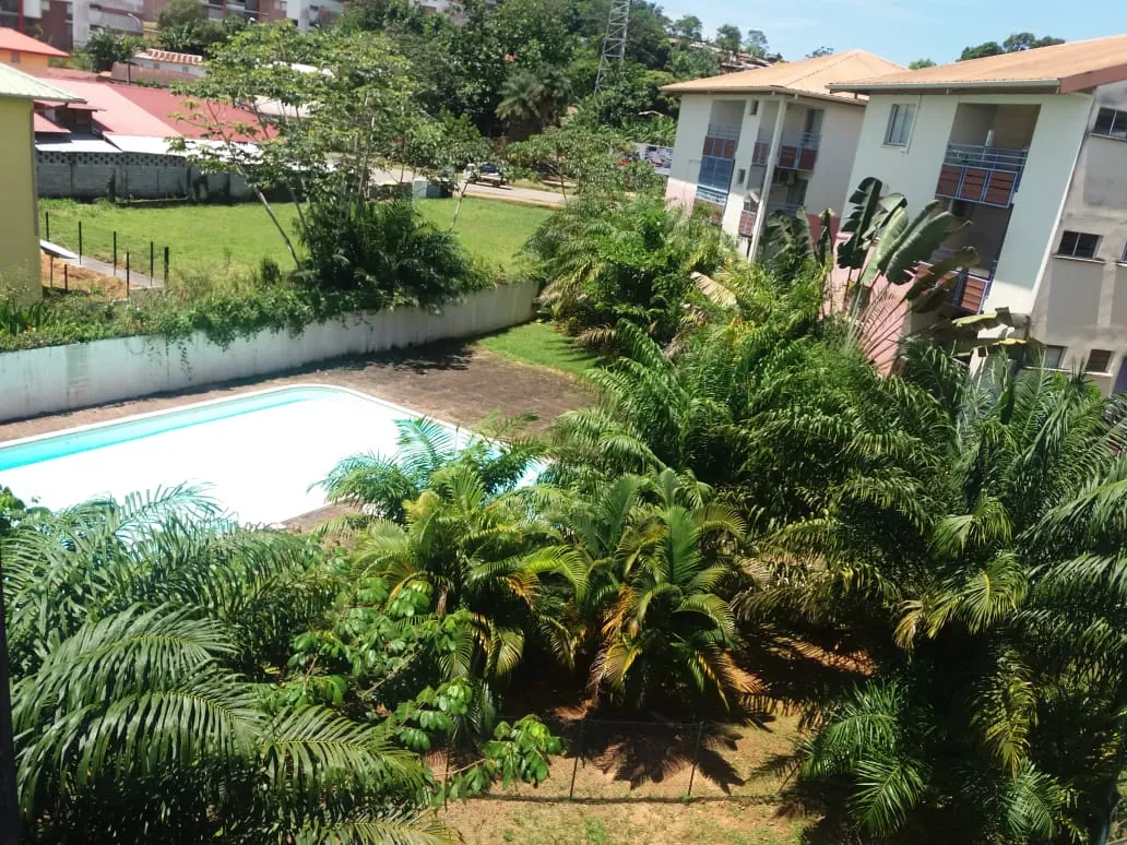 Appartement F4 avec piscine à Cayenne – Résidence sécurisée avec parking 