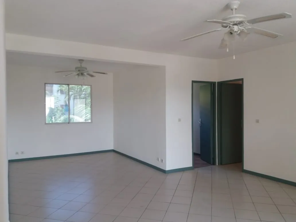 Appartement F4 avec piscine à Cayenne – Résidence sécurisée avec parking