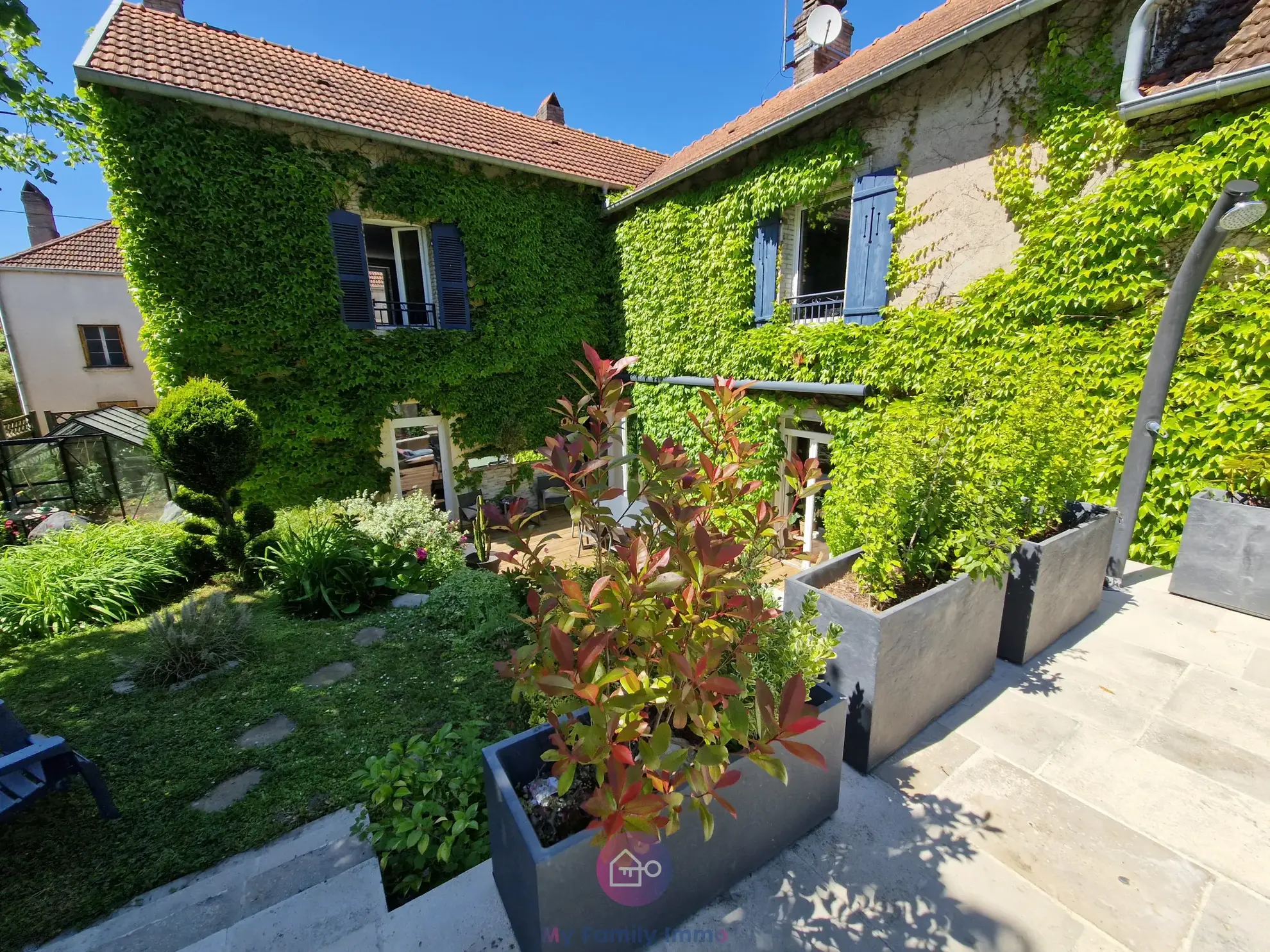 Maison de prestige à Vellexon avec piscine et grande grange - Opportunité rare