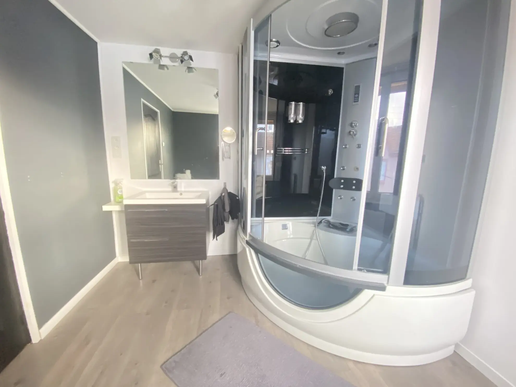 Maison de village rénovée à Falck, 2 chambres, terrasse et jardin de 222 m² 