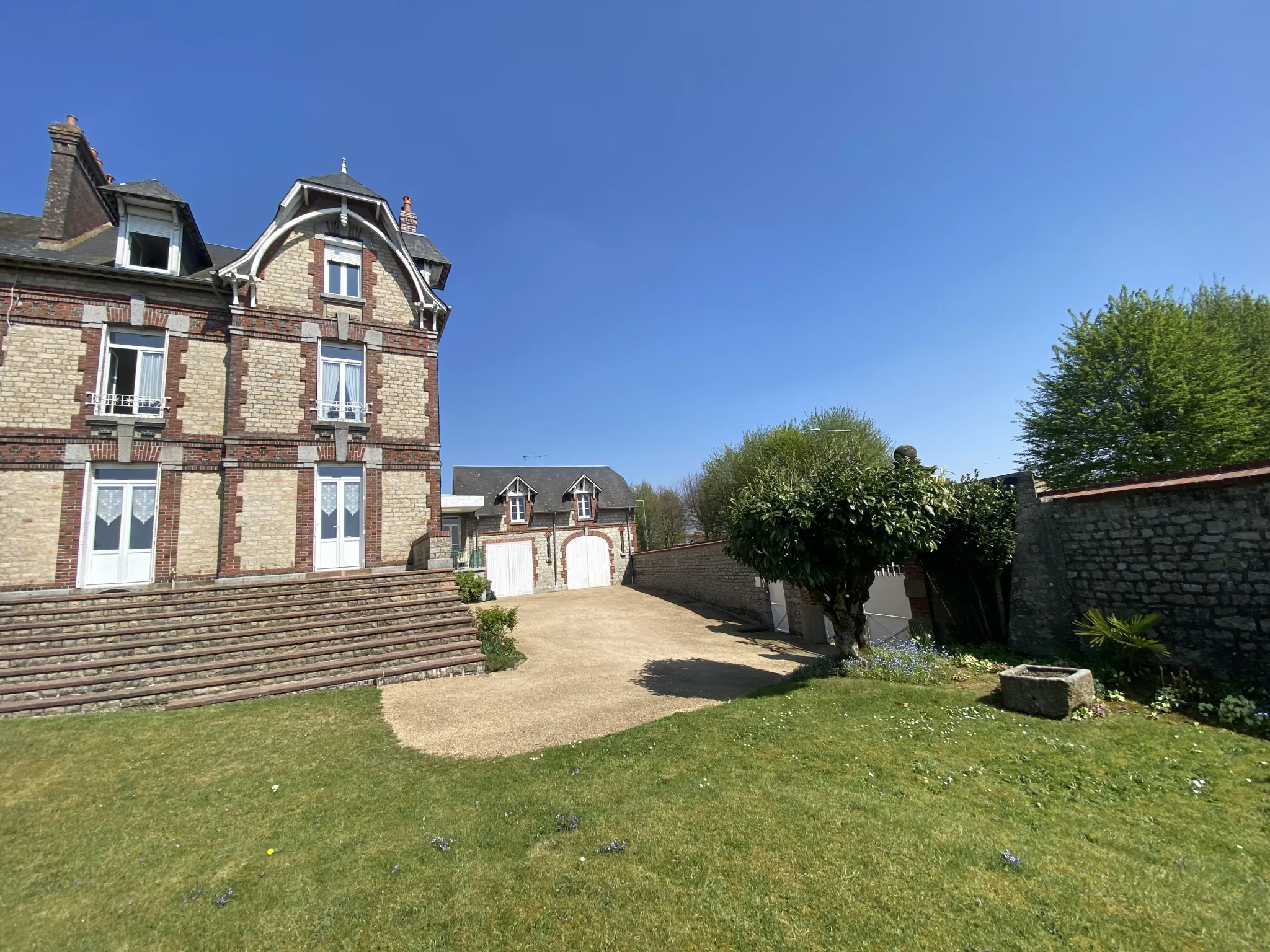 Maison Belle Époque de 10 pièces avec jardin et garage à La Ferté-Macé 