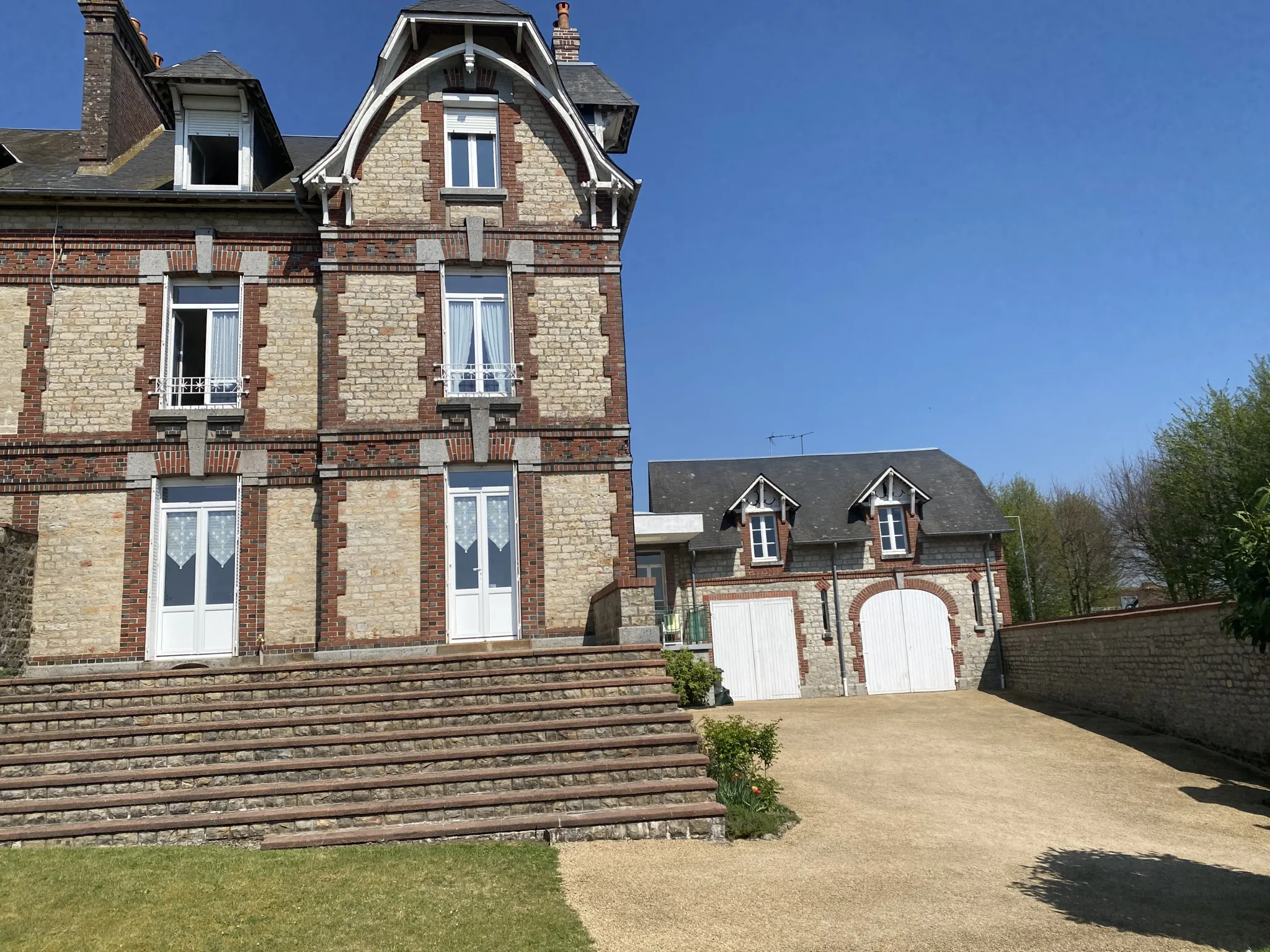 Maison Belle Époque de 10 pièces avec jardin et garage à La Ferté-Macé 