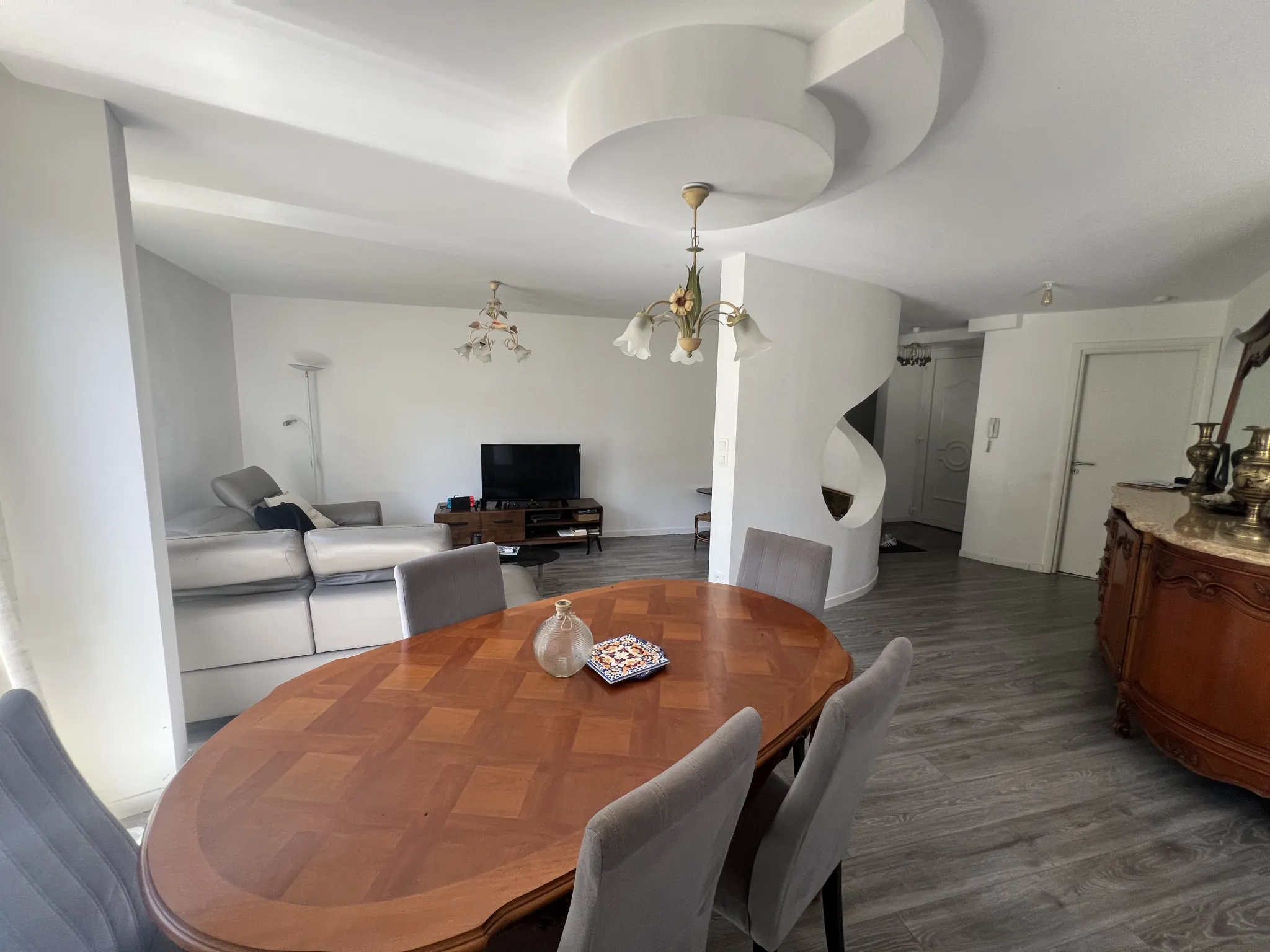 Bel appartement rénové avec terrasse à Montbard proche Dijon et Paris