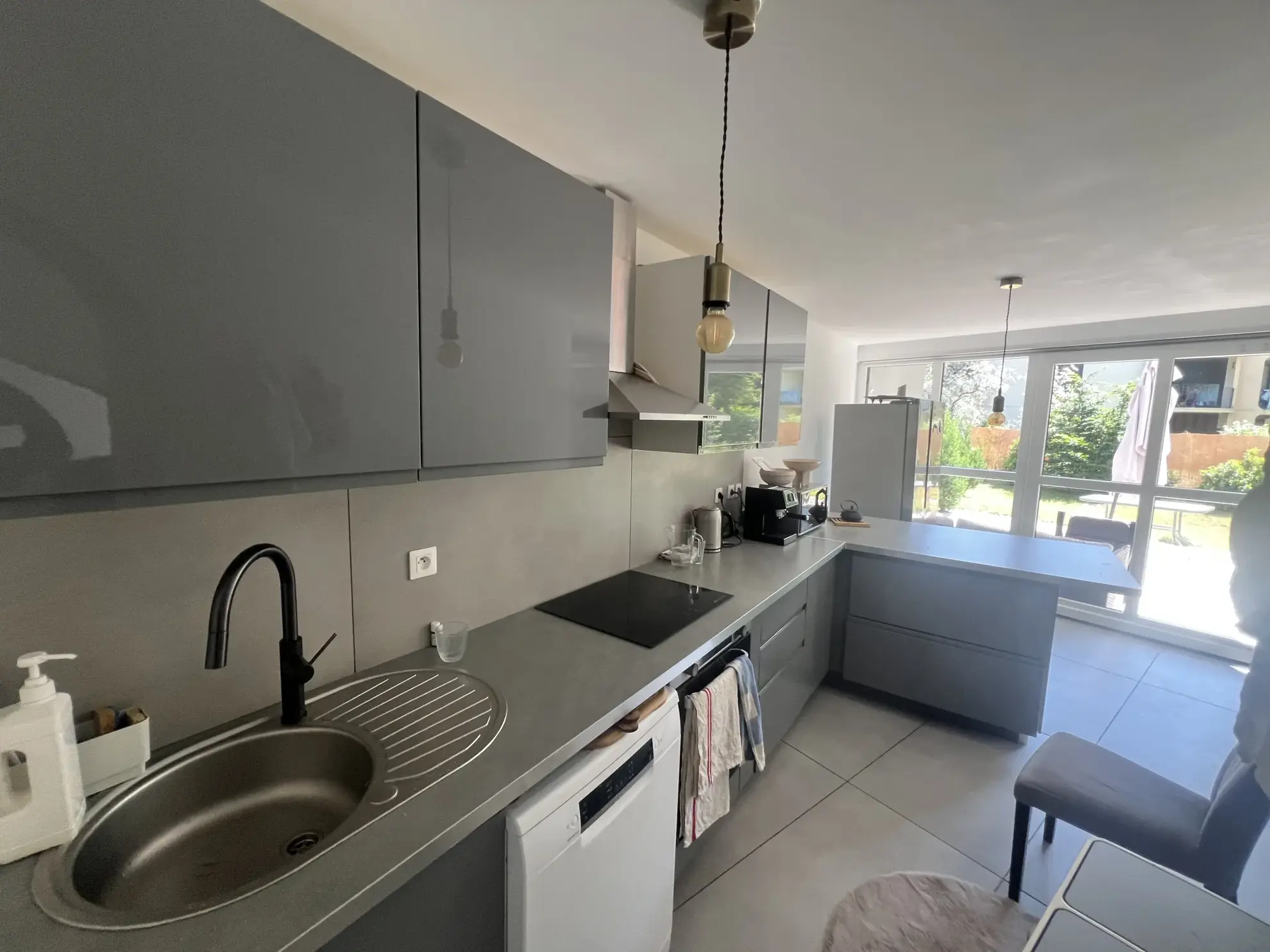 Appartement entièrement rénové à Montbard avec terrasse et garage 