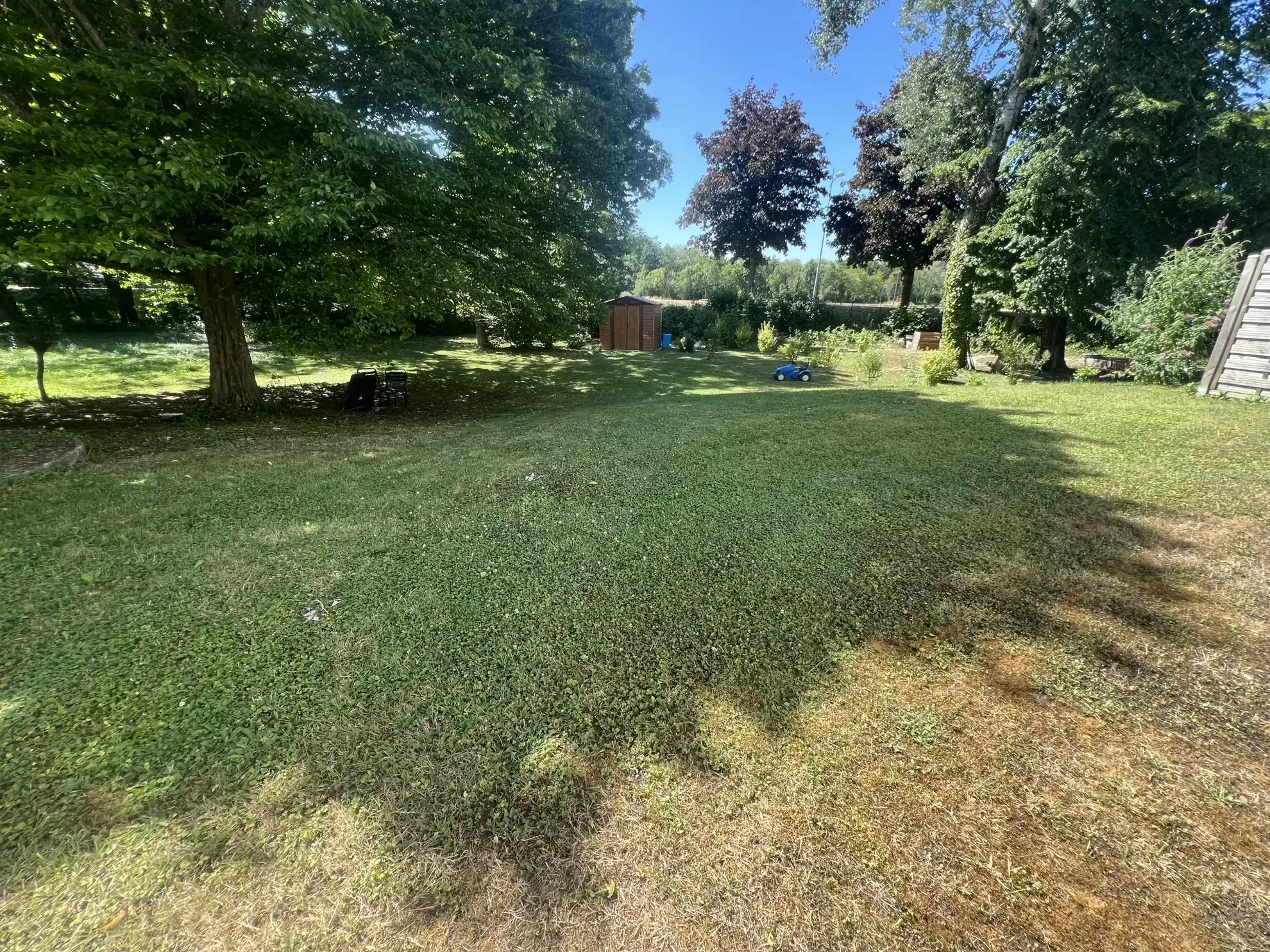 Appartement entièrement rénové à Montbard avec terrasse et garage 