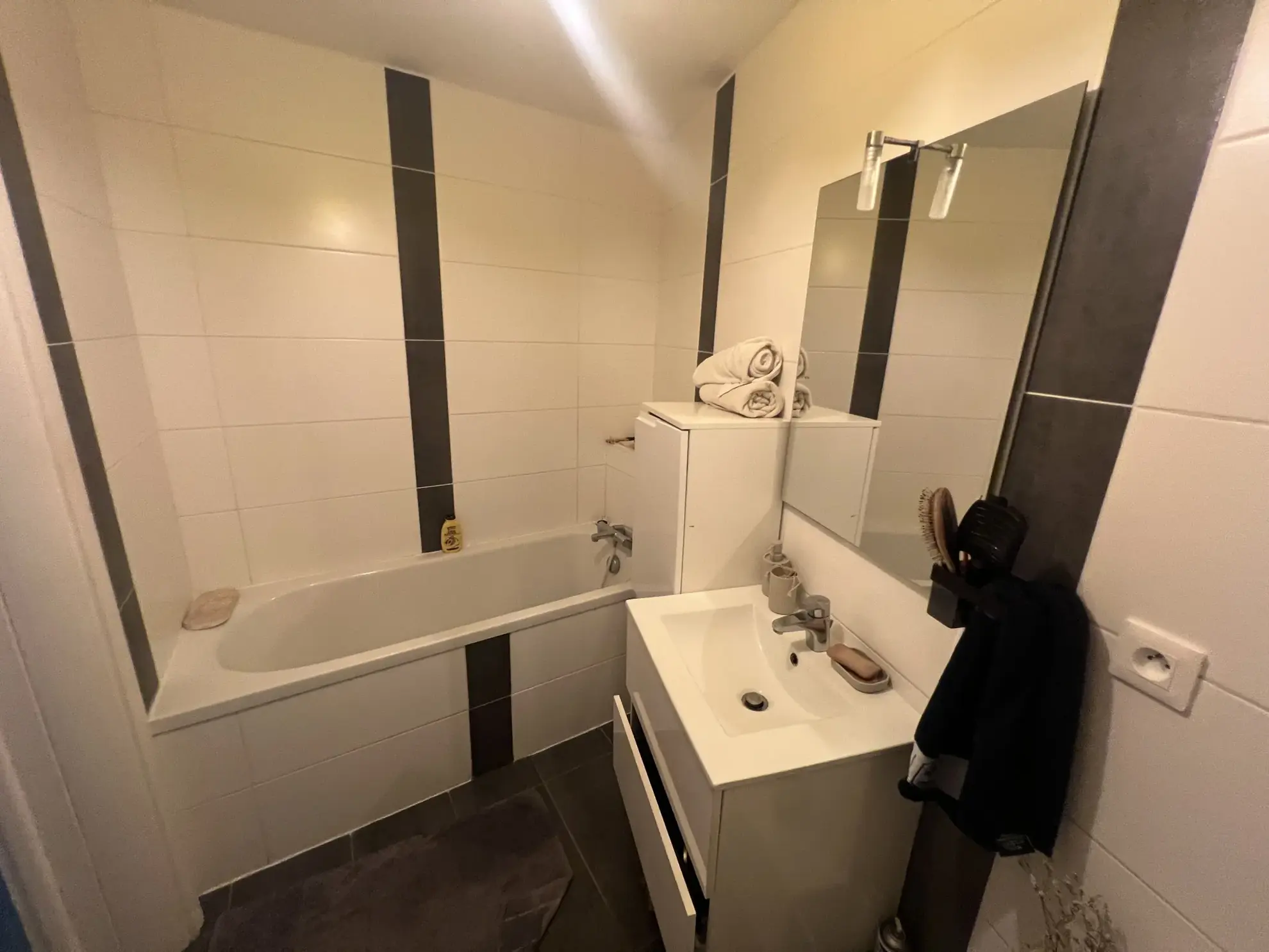 Appartement entièrement rénové à Montbard avec terrasse et garage 