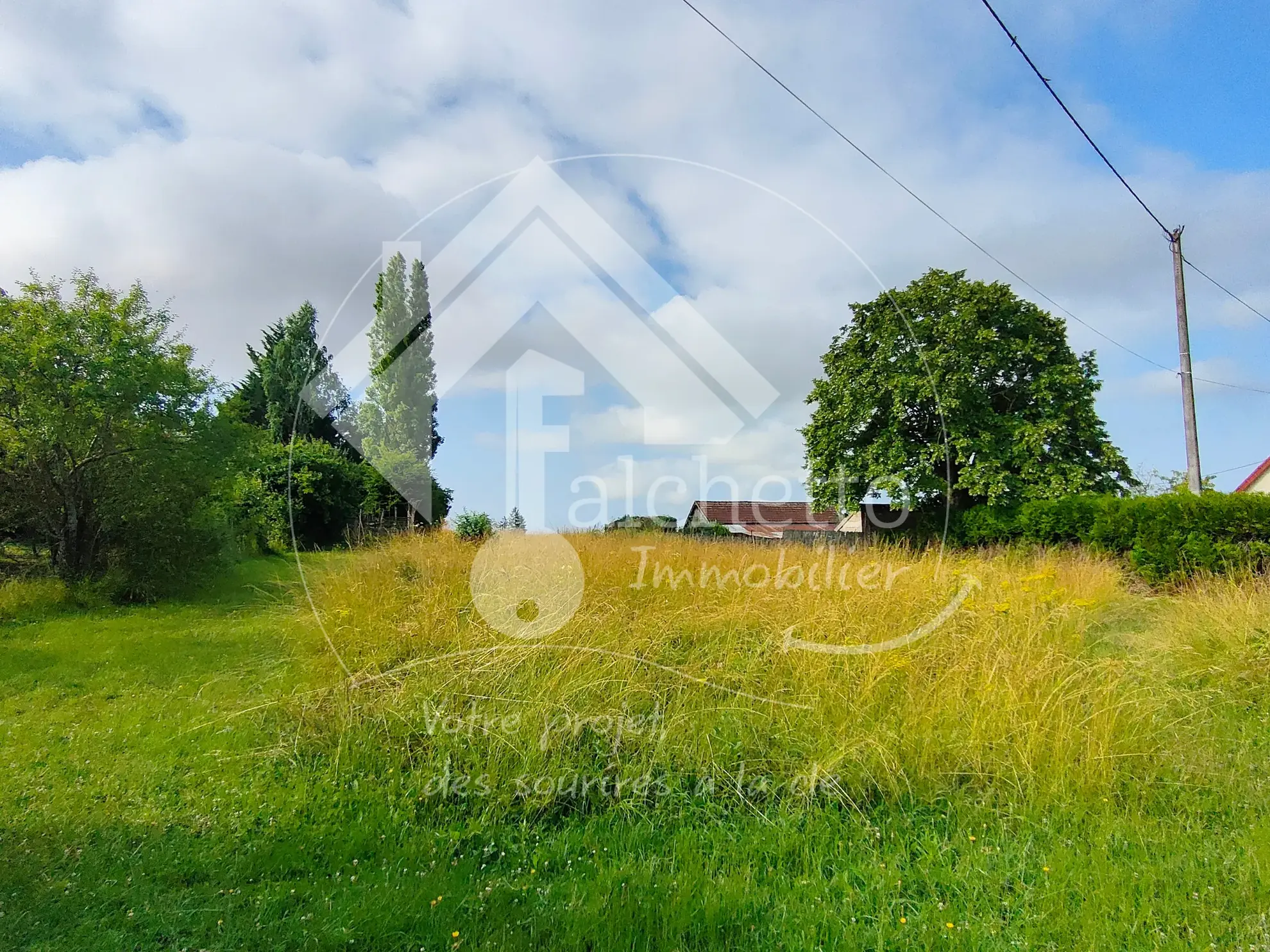 Grange à vendre avec terrain constructible à Saint Gérand-le-Puy 