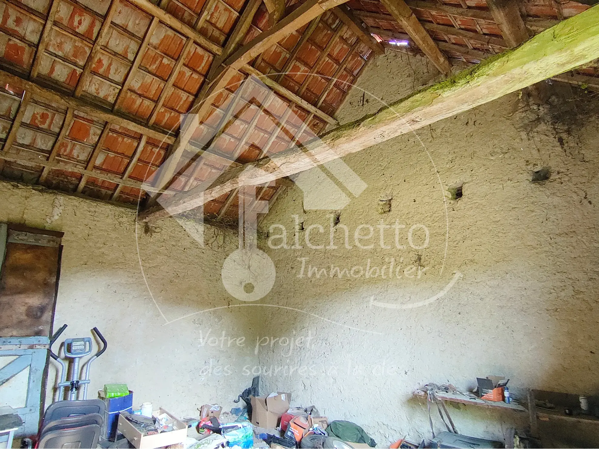 Grange à vendre avec terrain constructible à Saint Gérand-le-Puy 