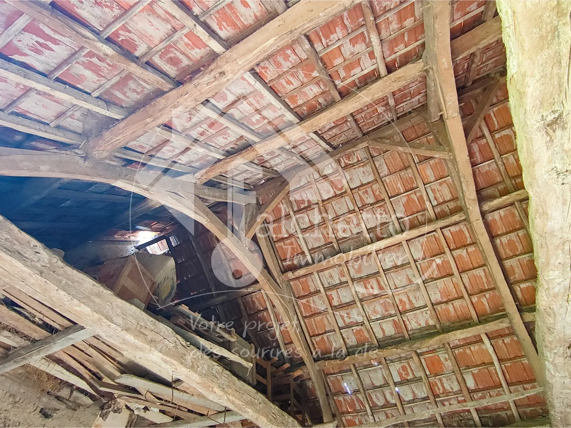 Grange à vendre avec terrain constructible à Saint Gérand-le-Puy 