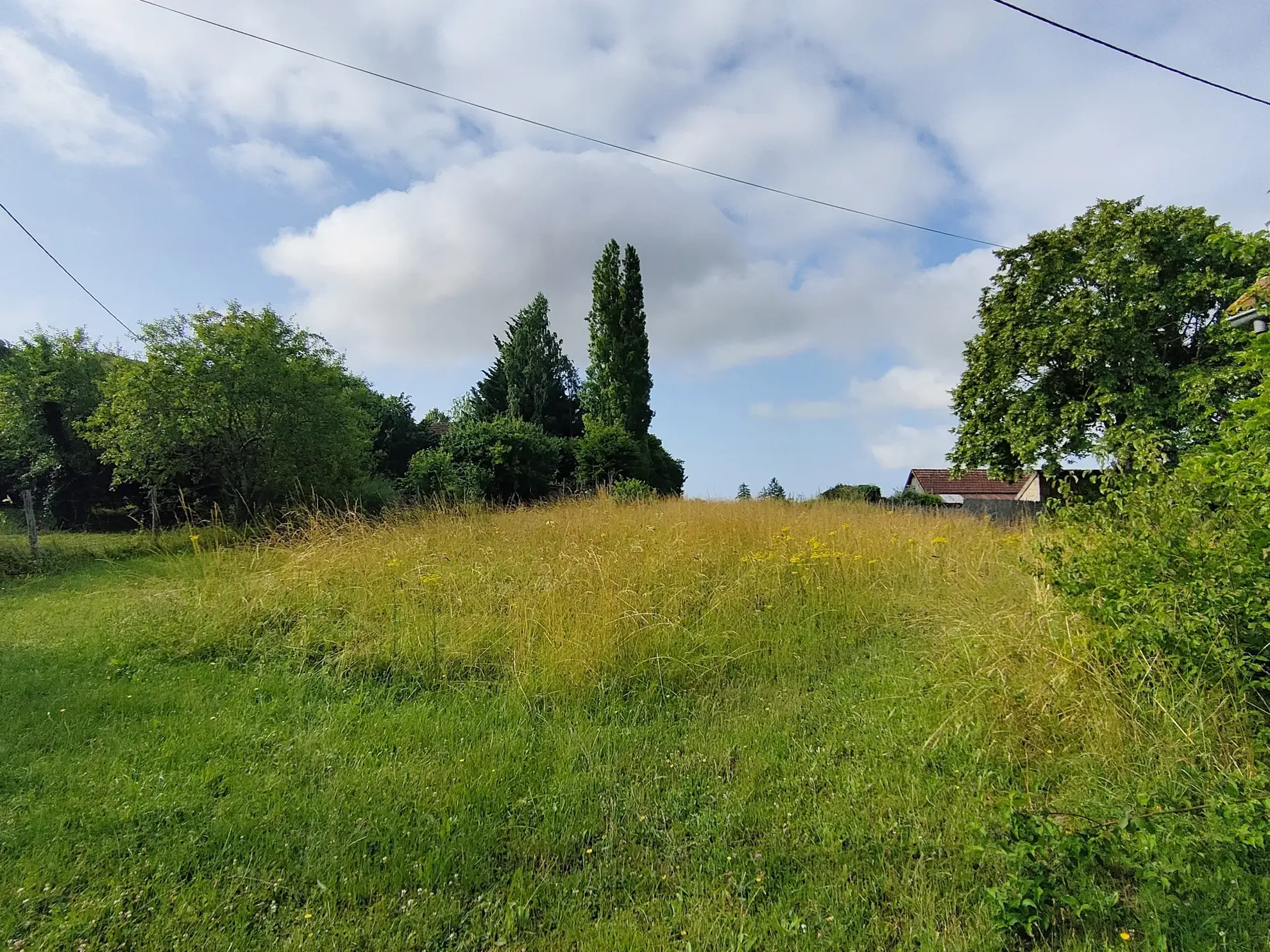 Grange à vendre avec terrain constructible à Saint Gérand-le-Puy 