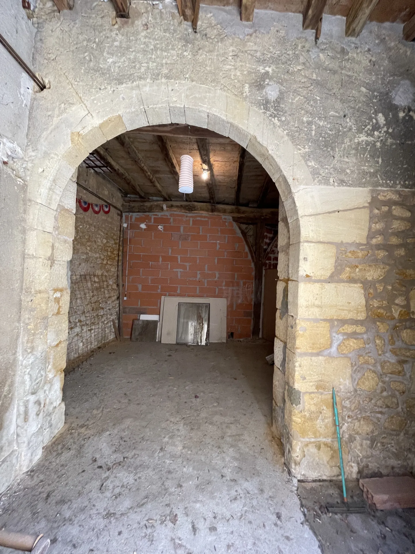 Maison de caractère à Gourdon avec grand potentiel et travaux à prévoir 