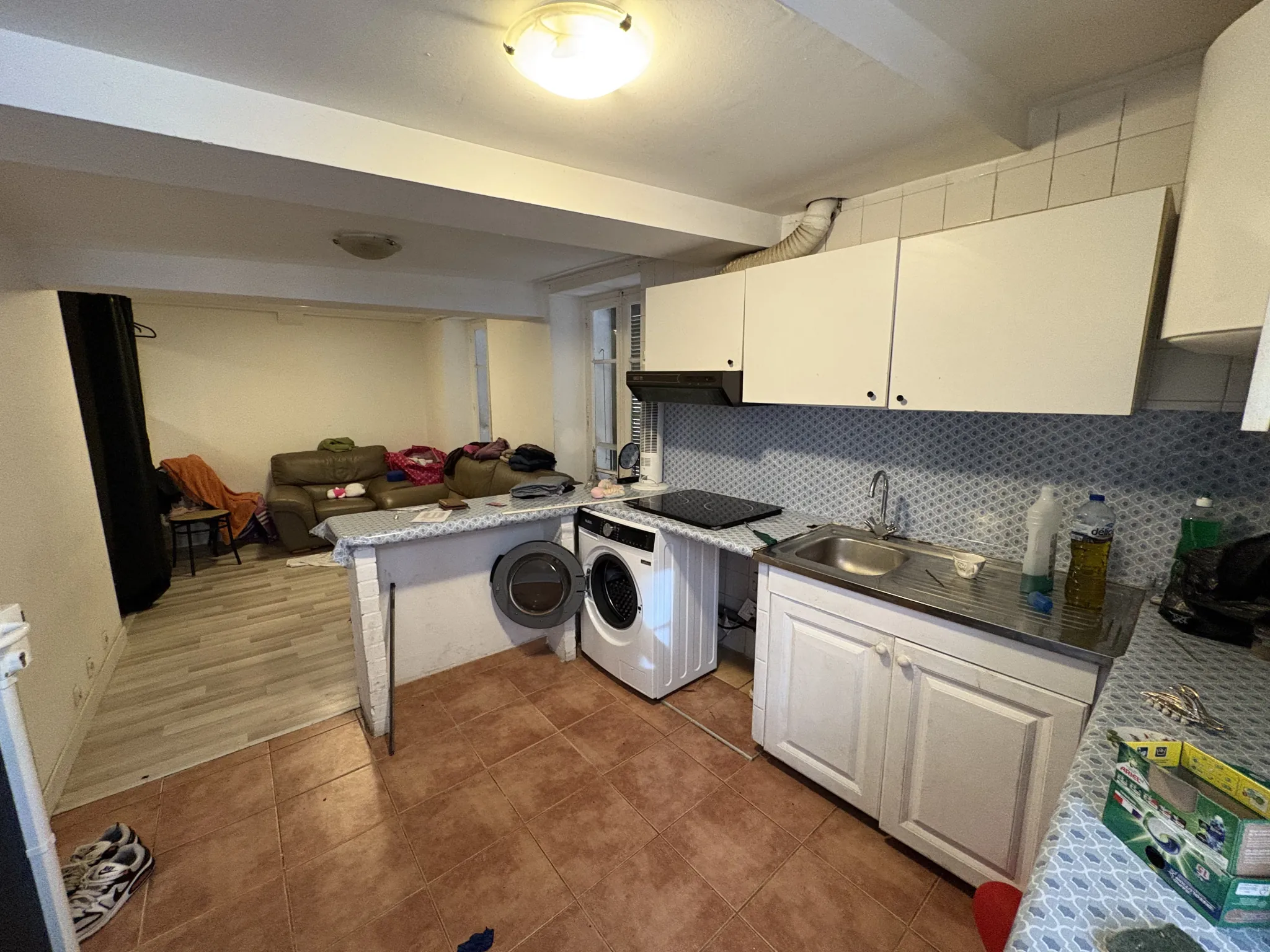 Immeuble de rapport à La Seyne-sur-Mer avec 3 appartements et local commercial 