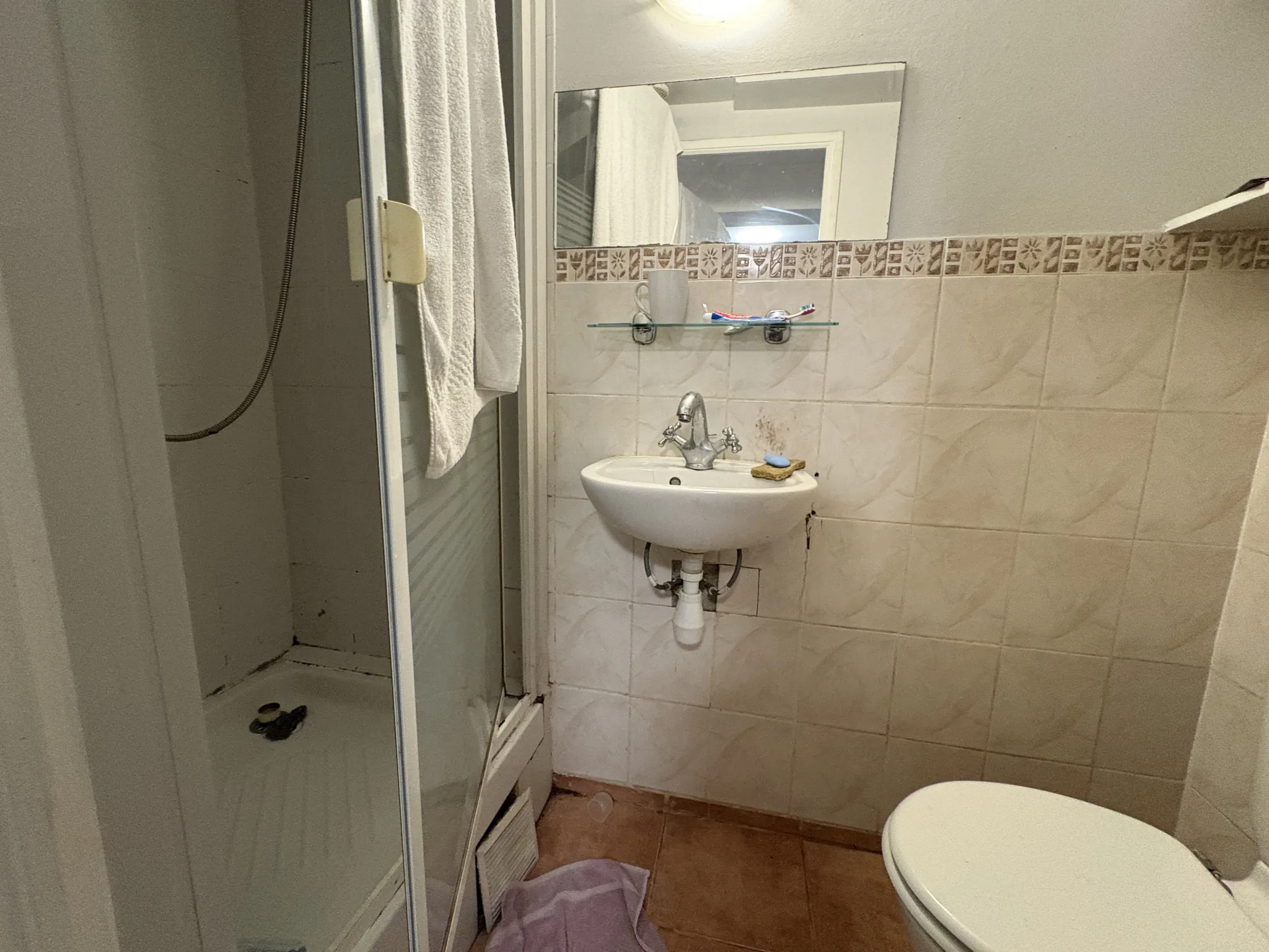 Immeuble de rapport à La Seyne-sur-Mer avec 3 appartements et local commercial 